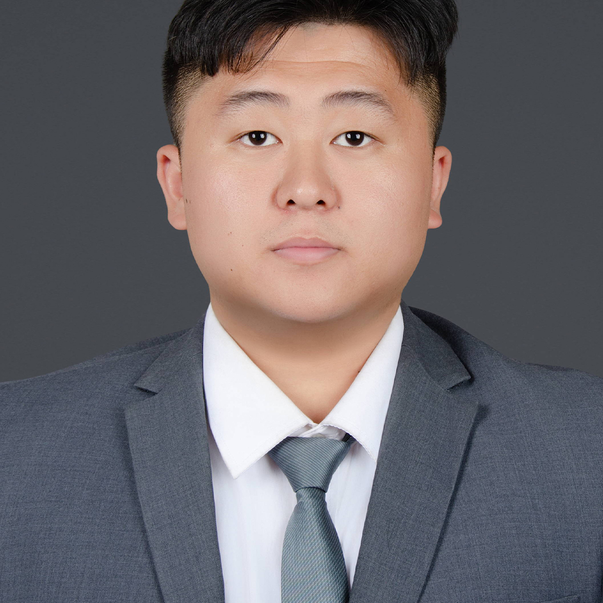甄西铭