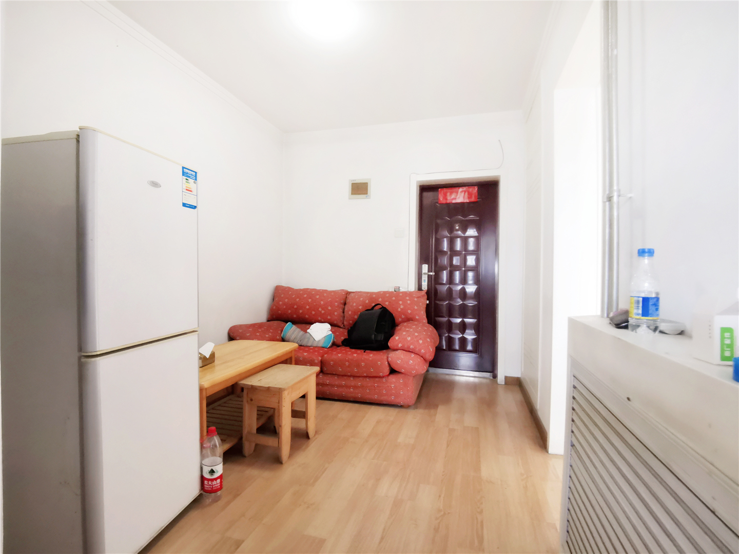 钻石四楼 一室一厅 客厅方正好用 卧室朝阳 铁路玉函小区