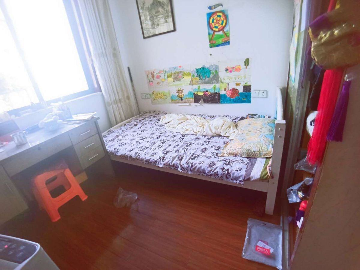 董家小区 4室2厅2卫168.0㎡