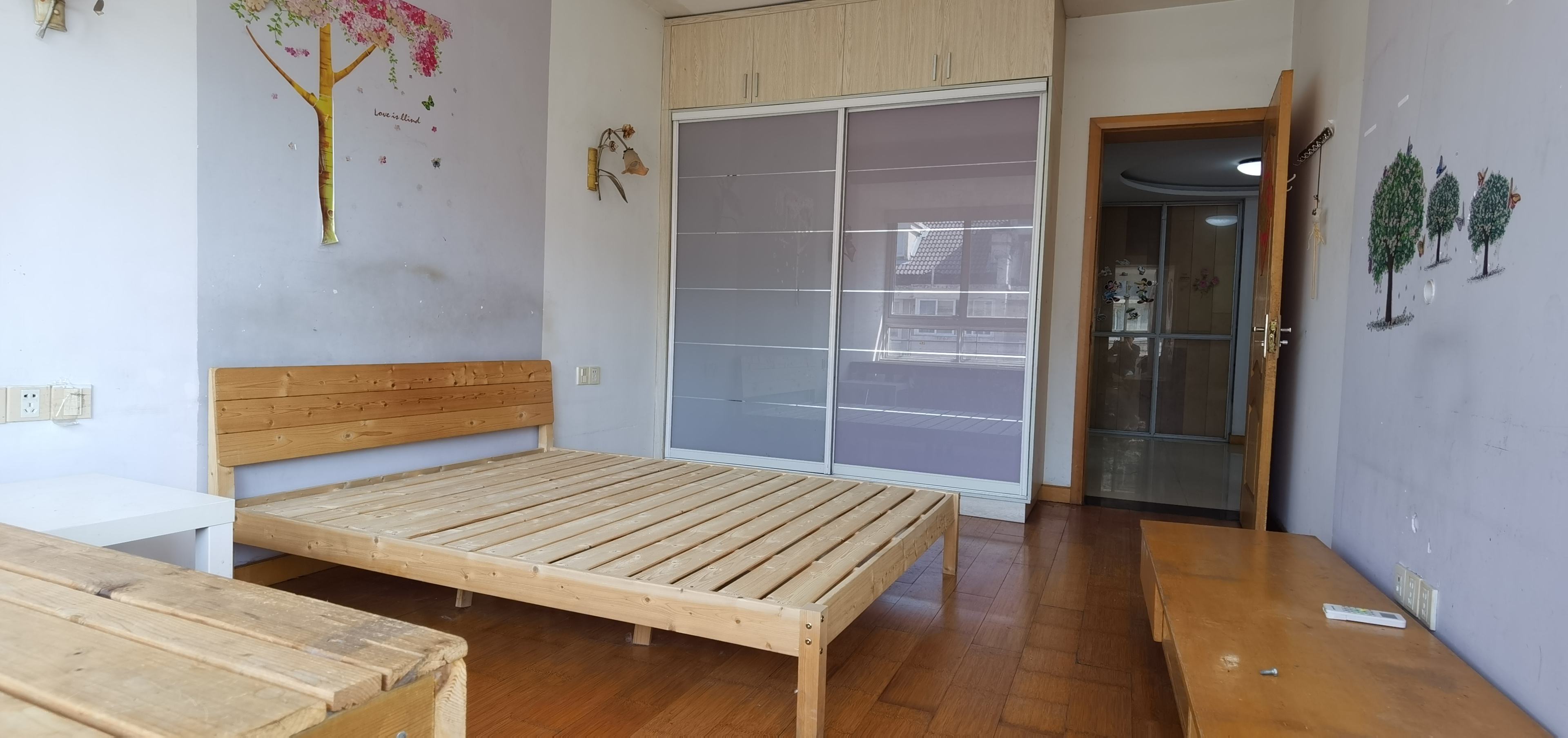 东莺怡沁苑 6室1厅2卫129.25㎡