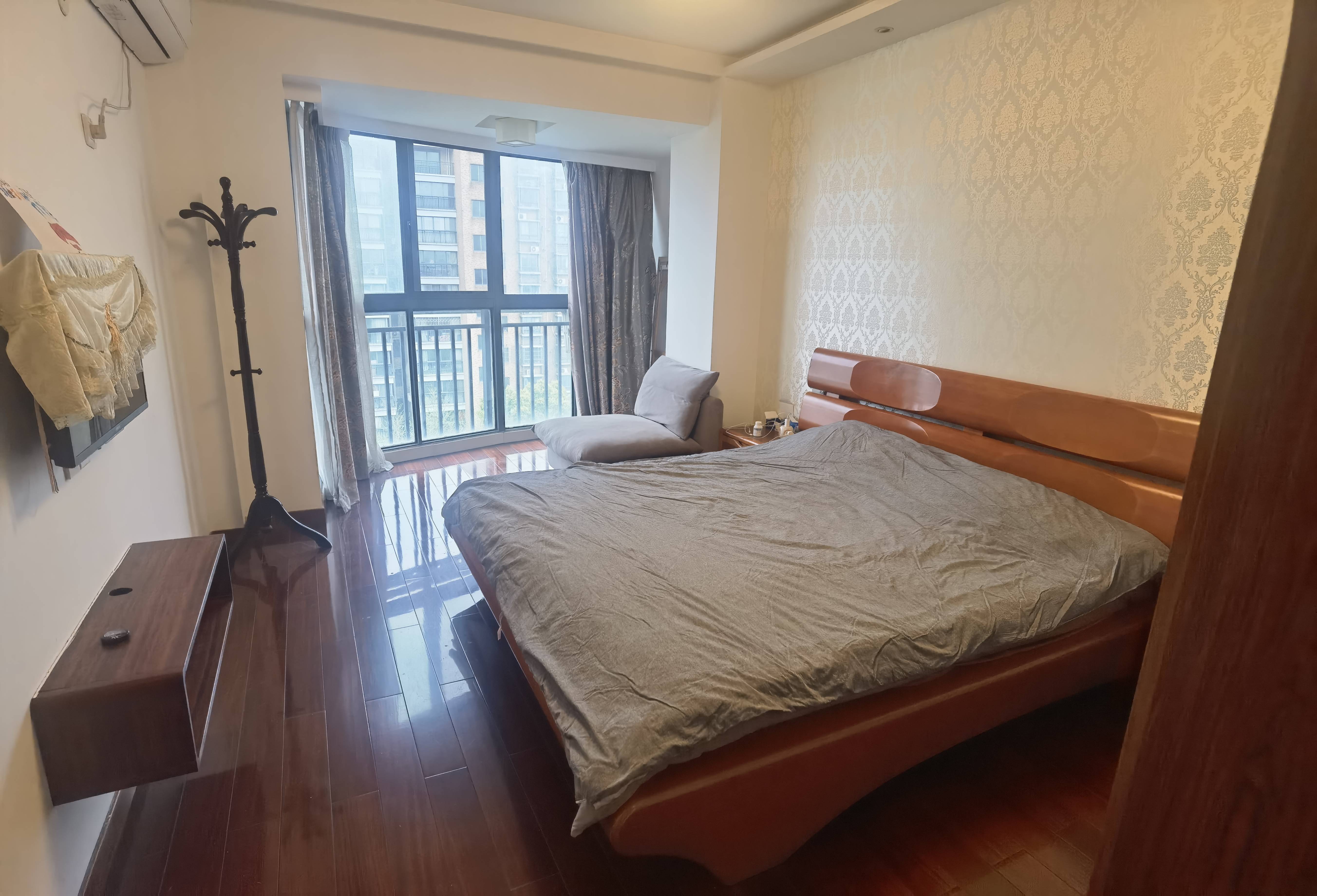 西堤阳光 3室2厅1卫121.56999999999999㎡