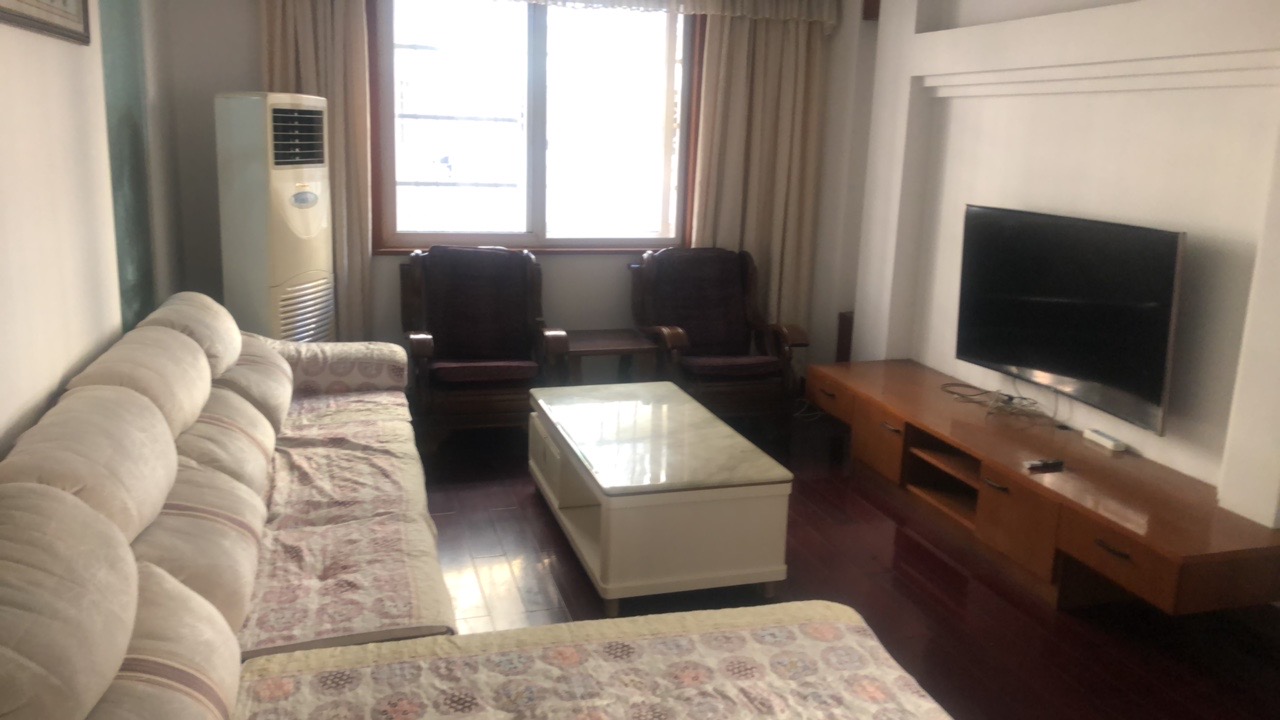 飞虹社区(二区南区) 4室2厅1卫120.0㎡3500元/月