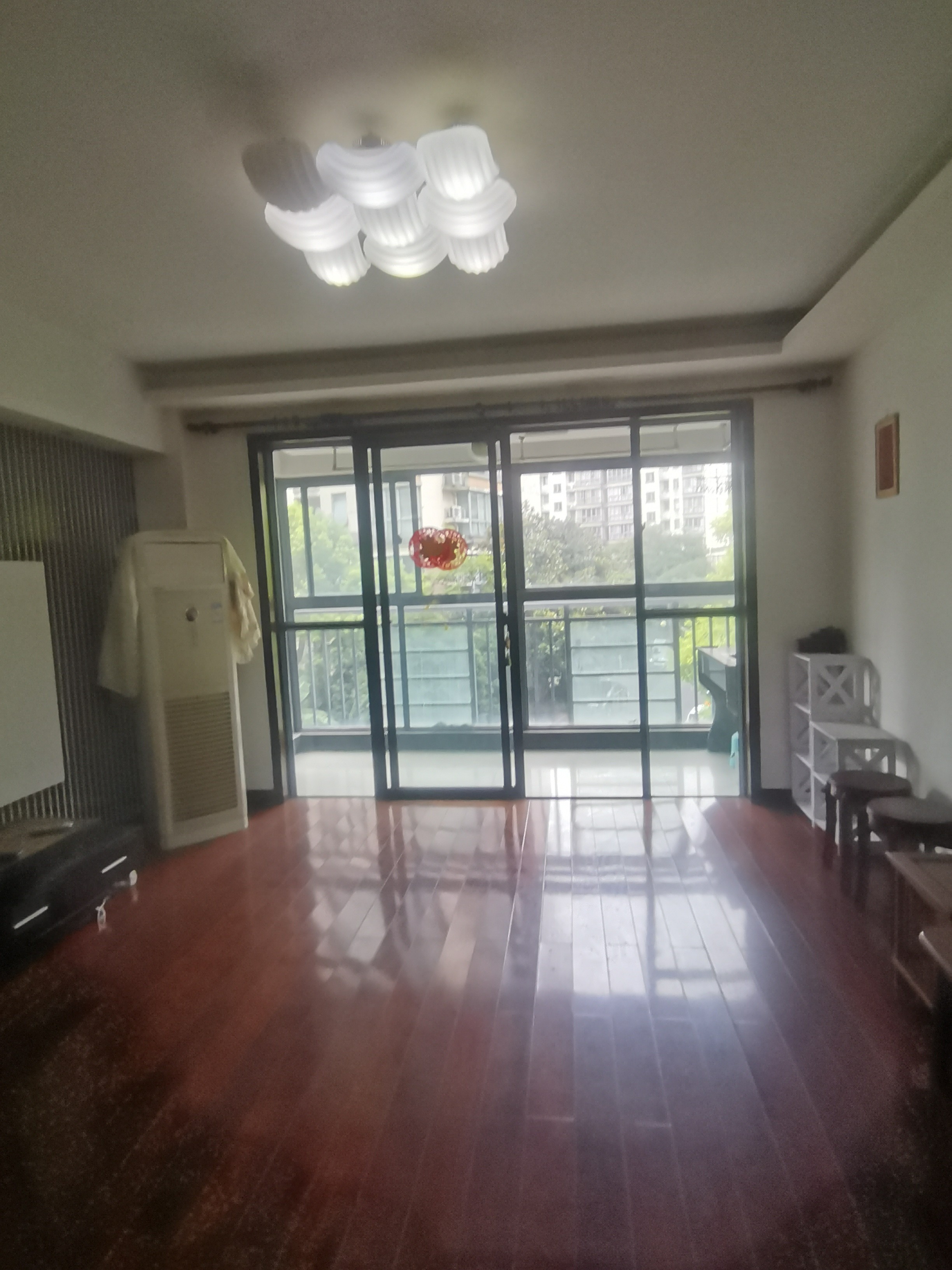 雅戈尔西湖花园 4室2厅2卫123.39㎡3300元/月
