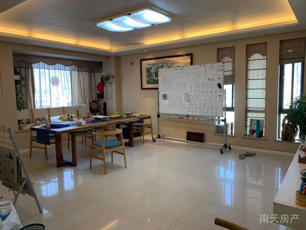宾果公寓 3室2厅1卫132.59㎡