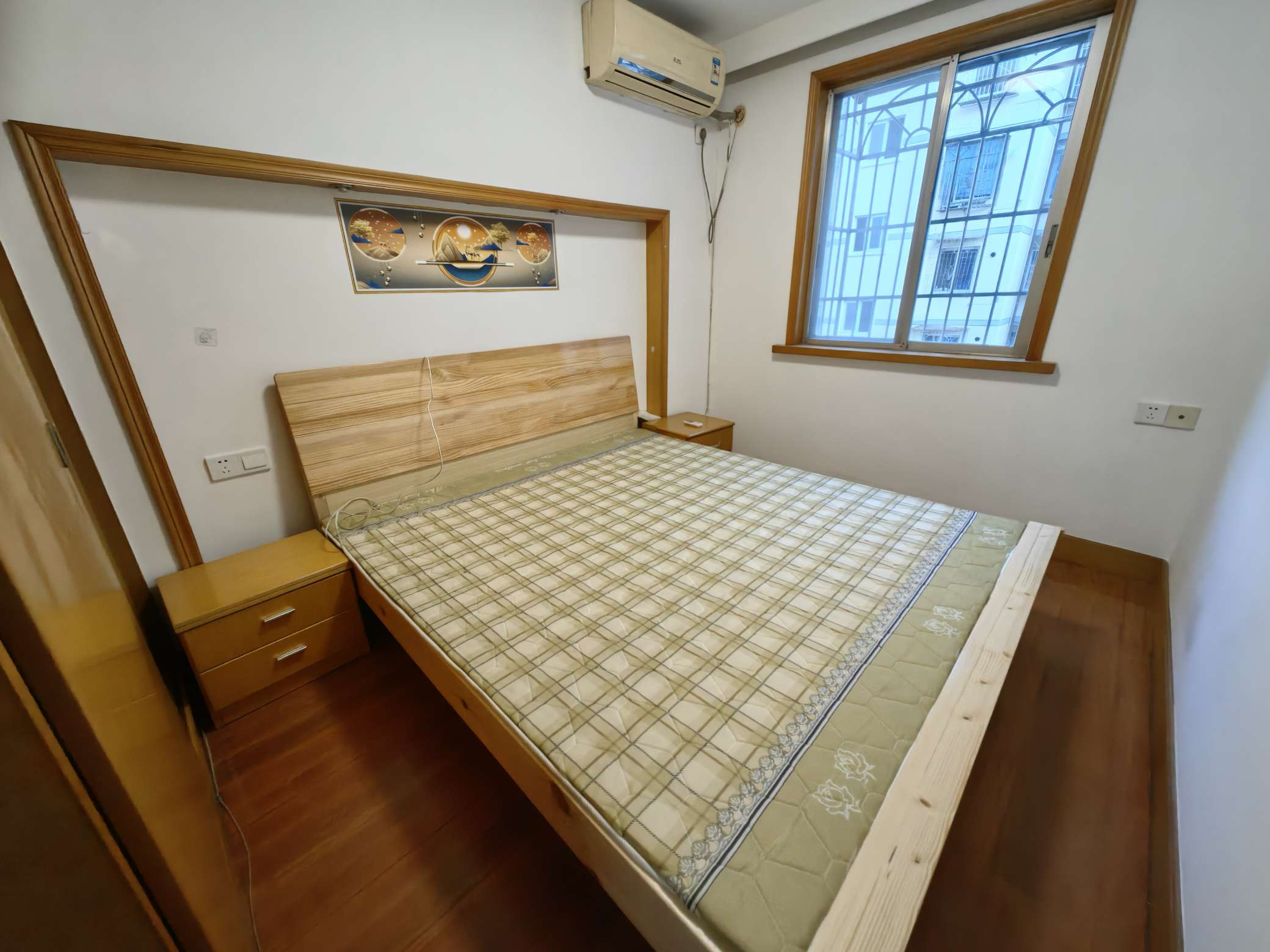 明东社区(418弄)2室1厅1卫54.9平方2300元/月