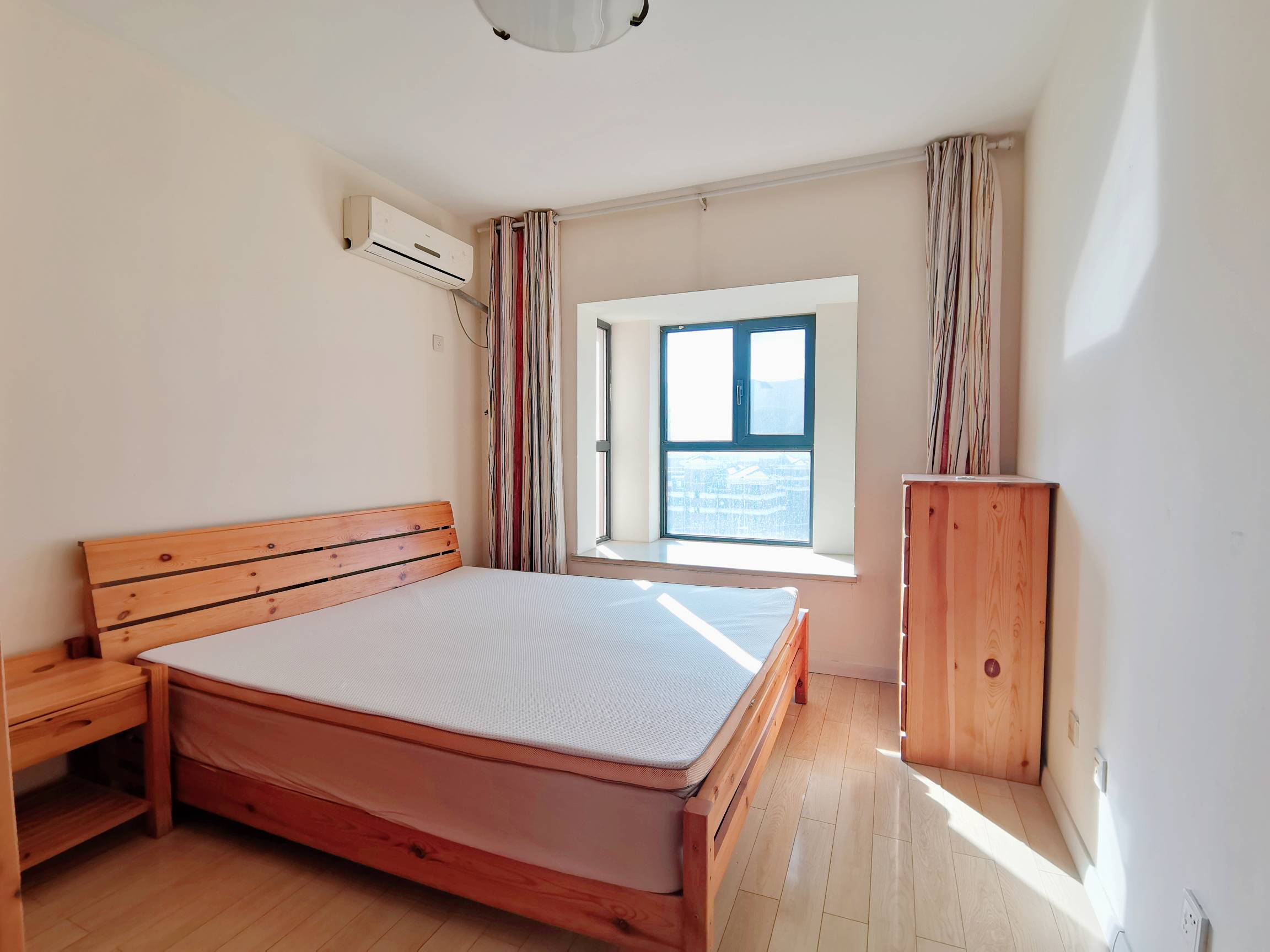  旅游路 浆水泉路 花园式小区 黄金99景城 南北通透 进装修 带车位地下室