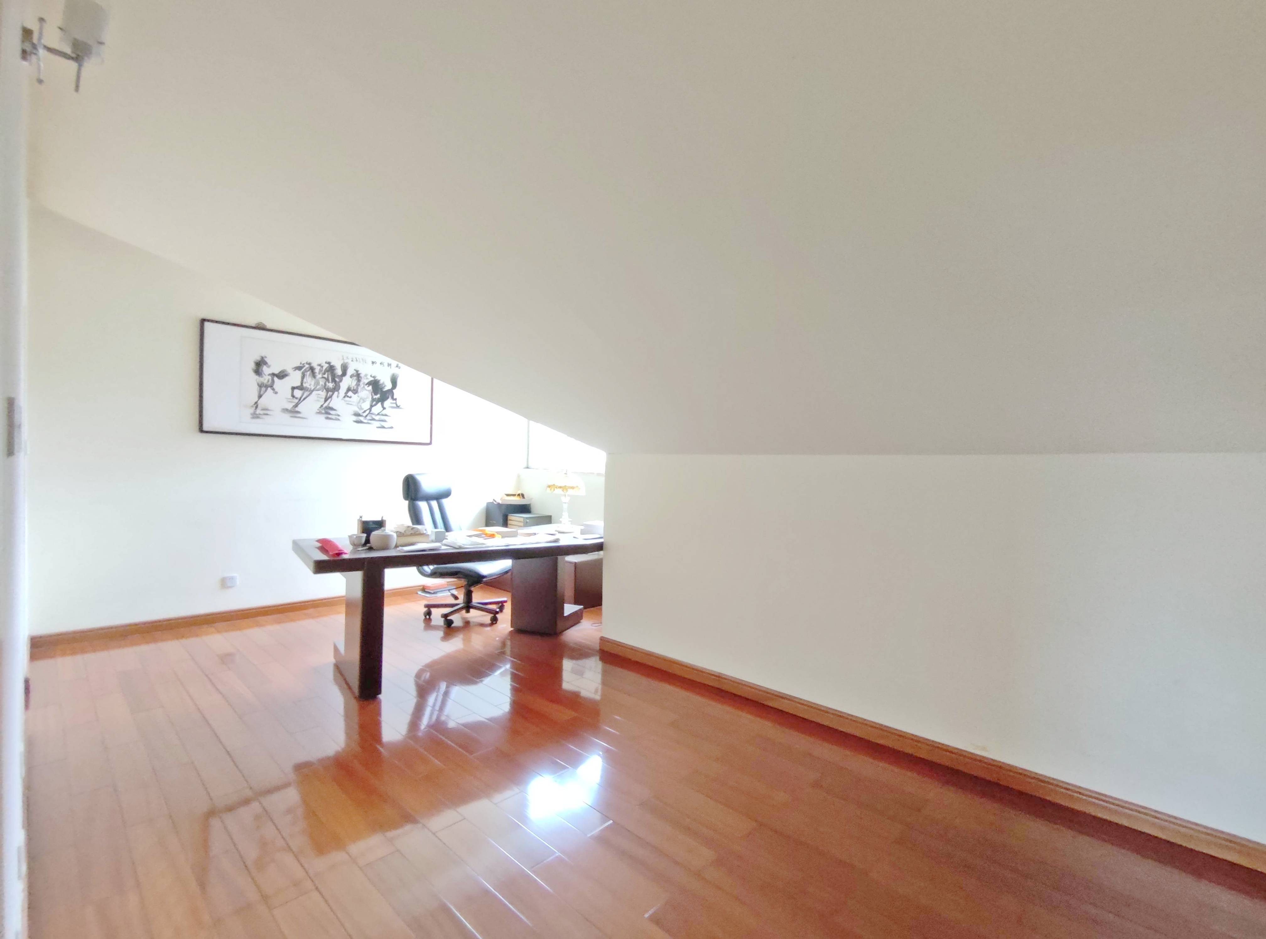 卧龙花园龙和苑