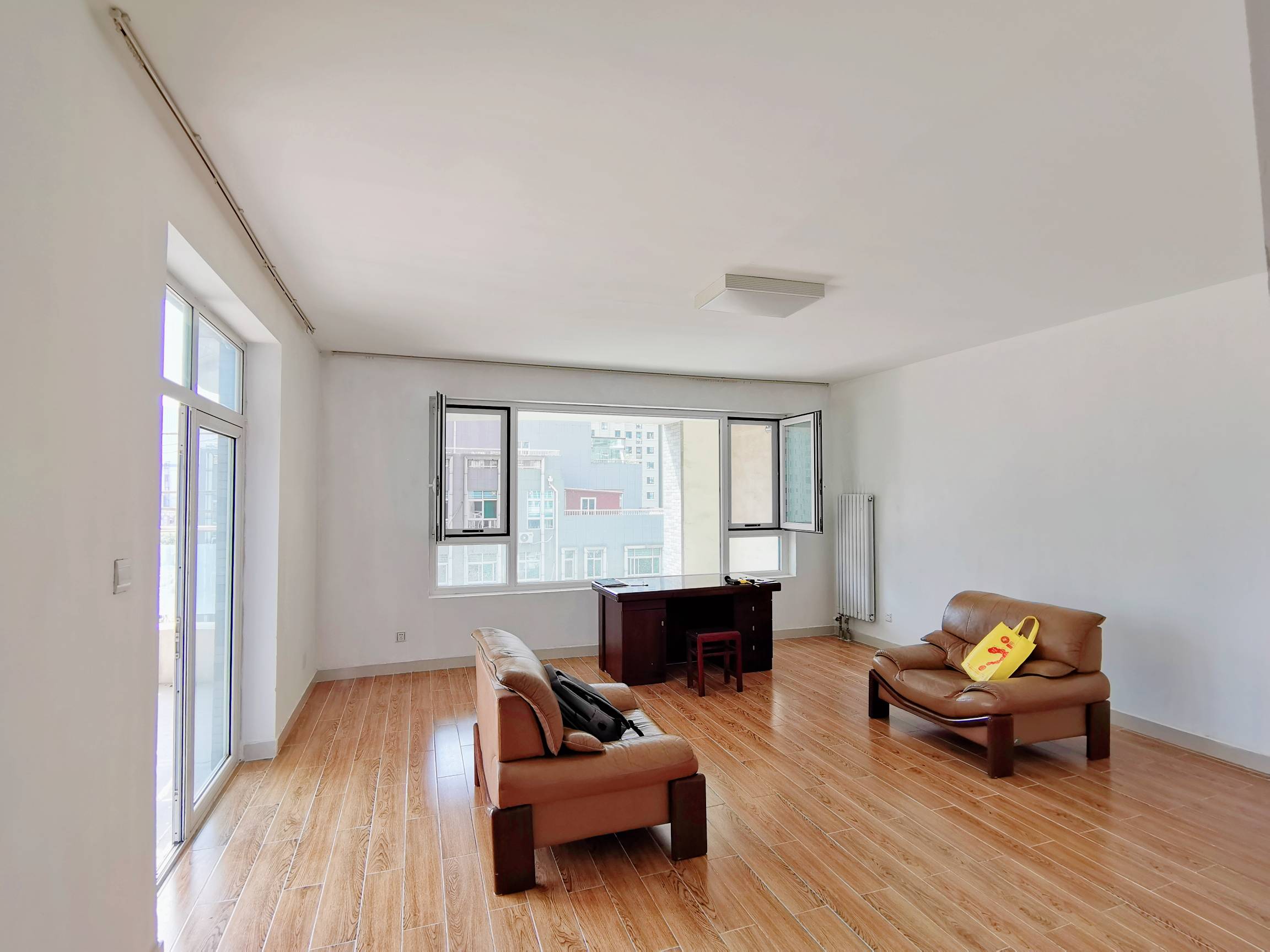  鲍德现代逸城 南北