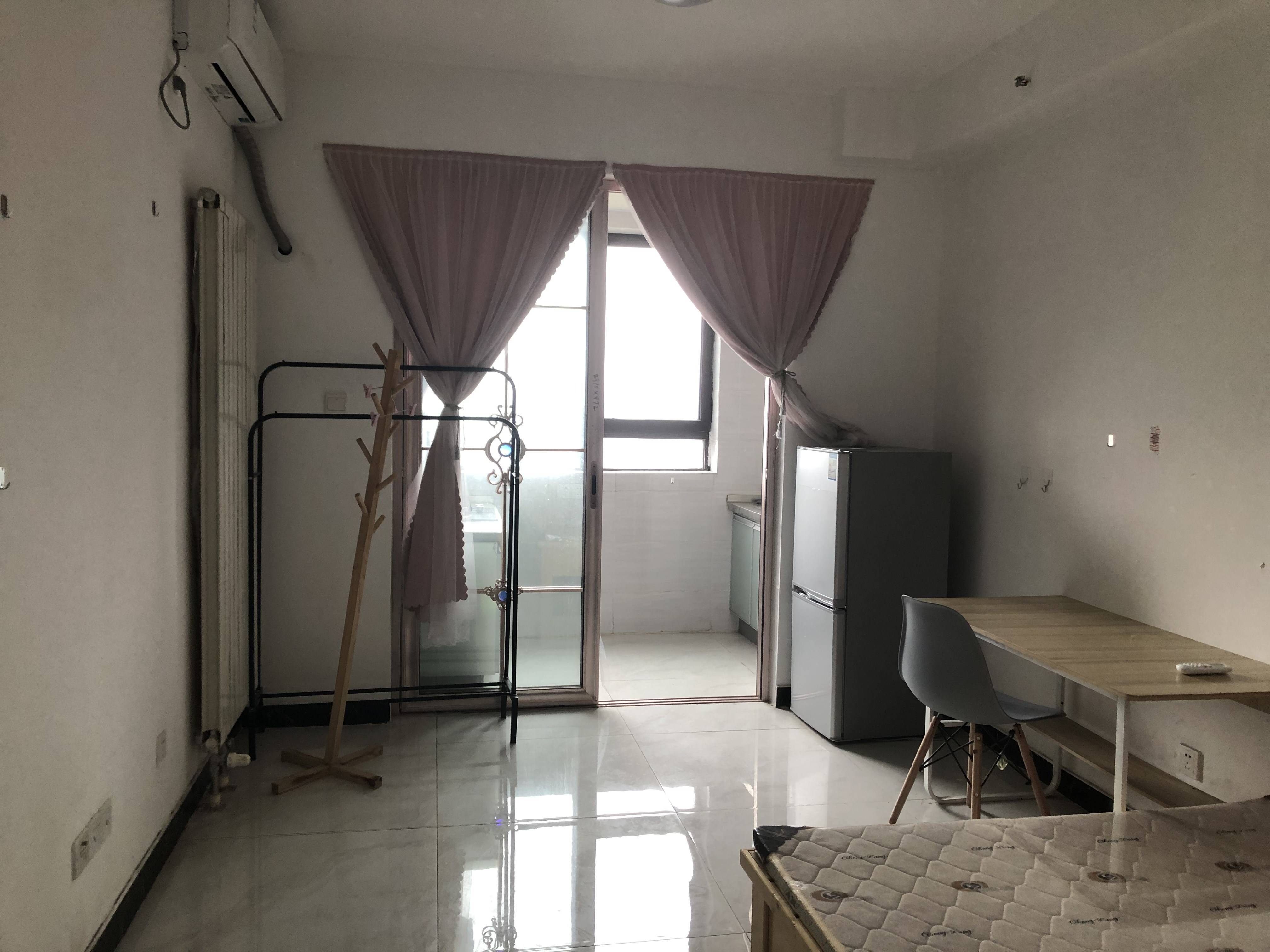 整租· 精装修单身公寓，中海国际社区（C3地块） 中等装修一居室 家具家电