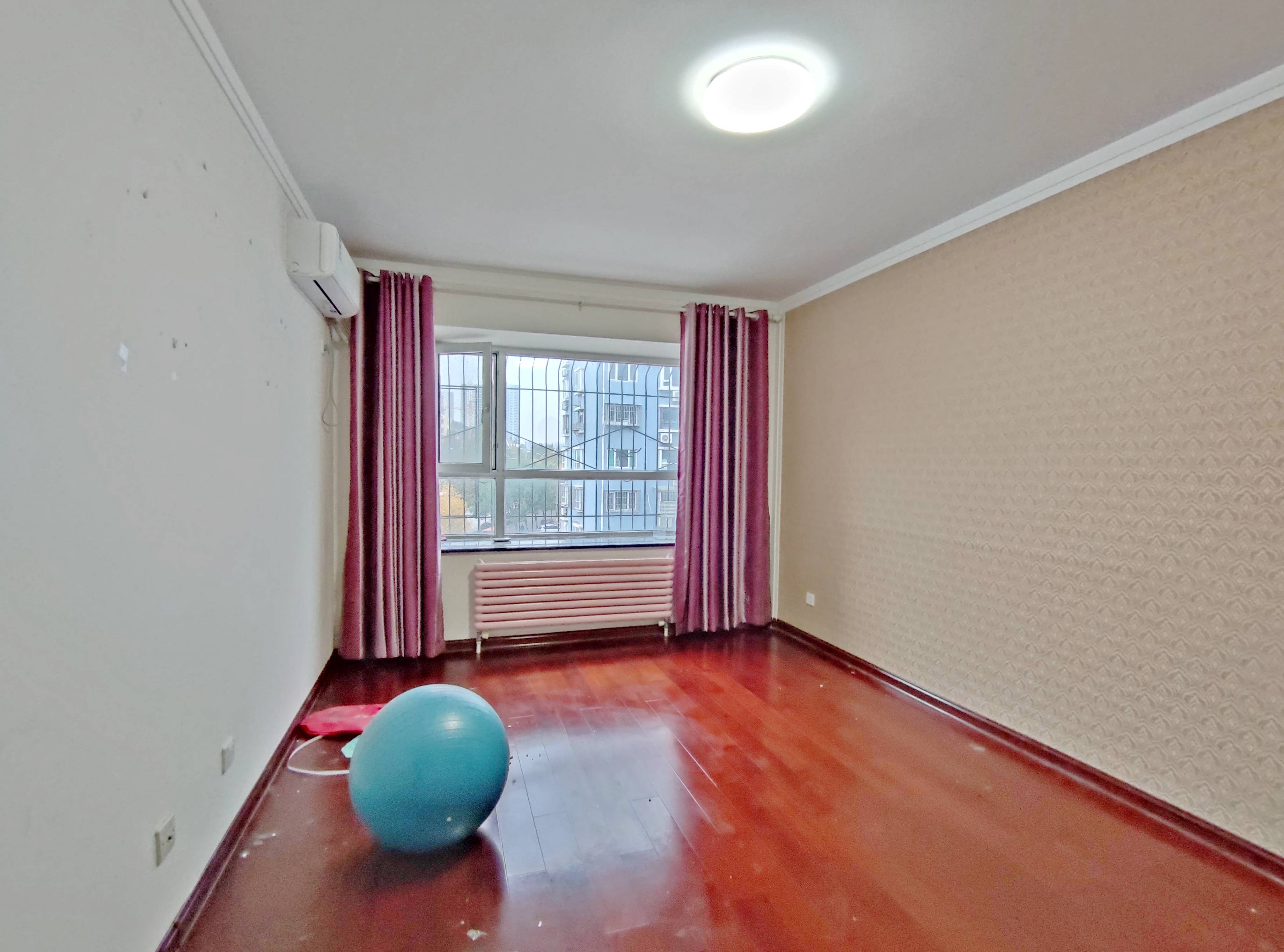 卧龙花园龙泰苑