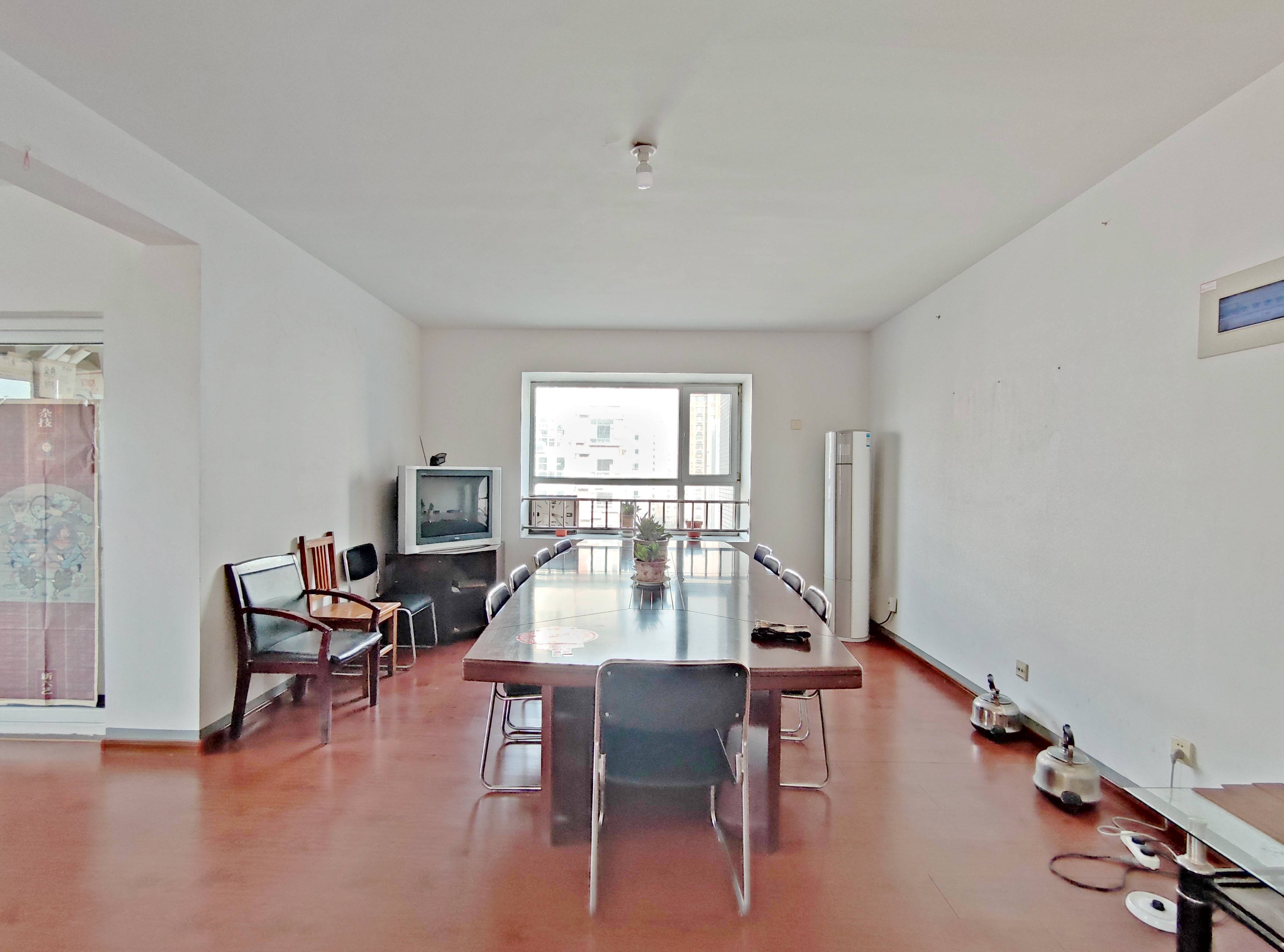 卧龙花园龙泰苑