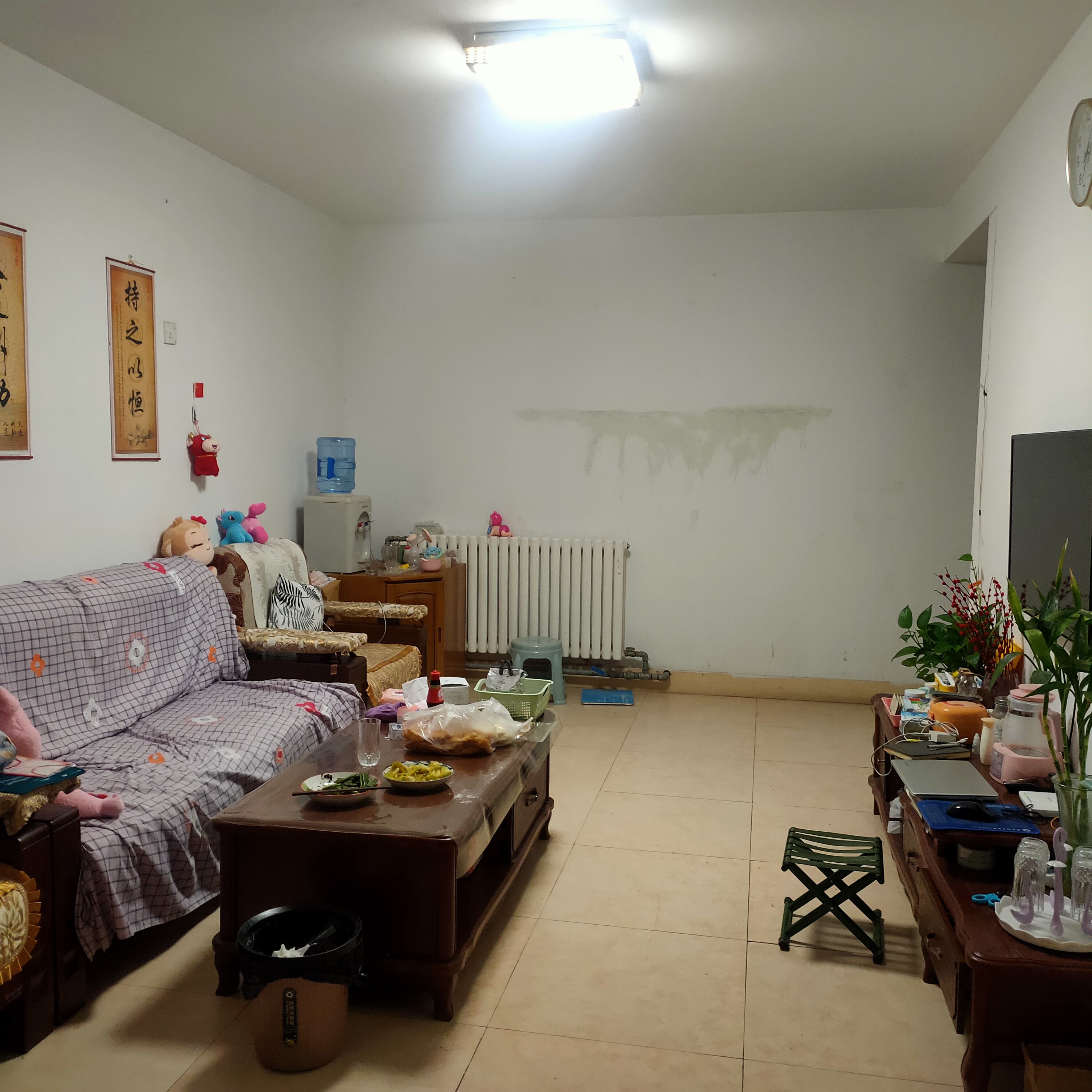 整租· 王舍人庄鲍华苑 双气  一楼 2室2厅 一卫  家具家电齐全 领包入住