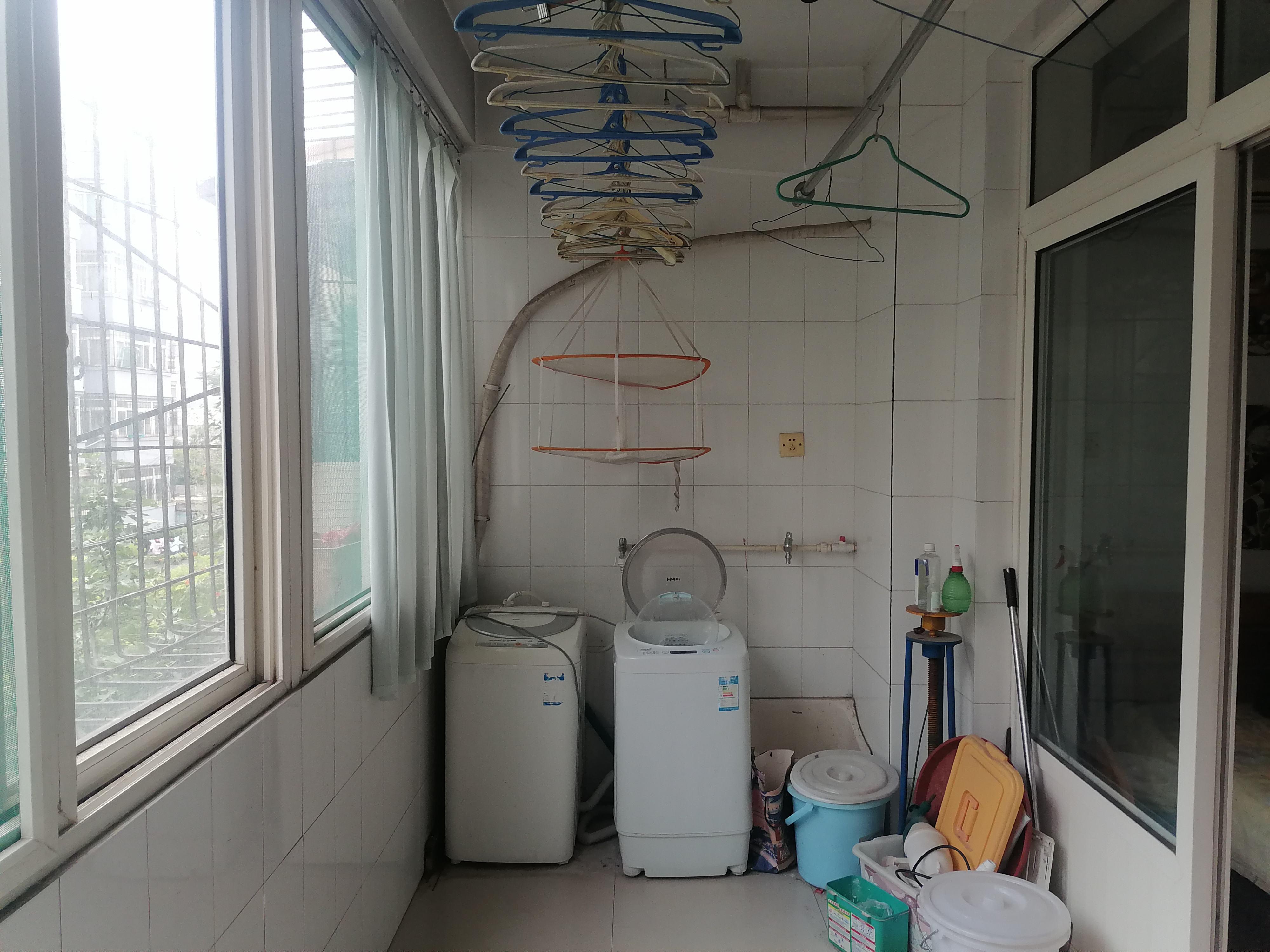 洪美新居