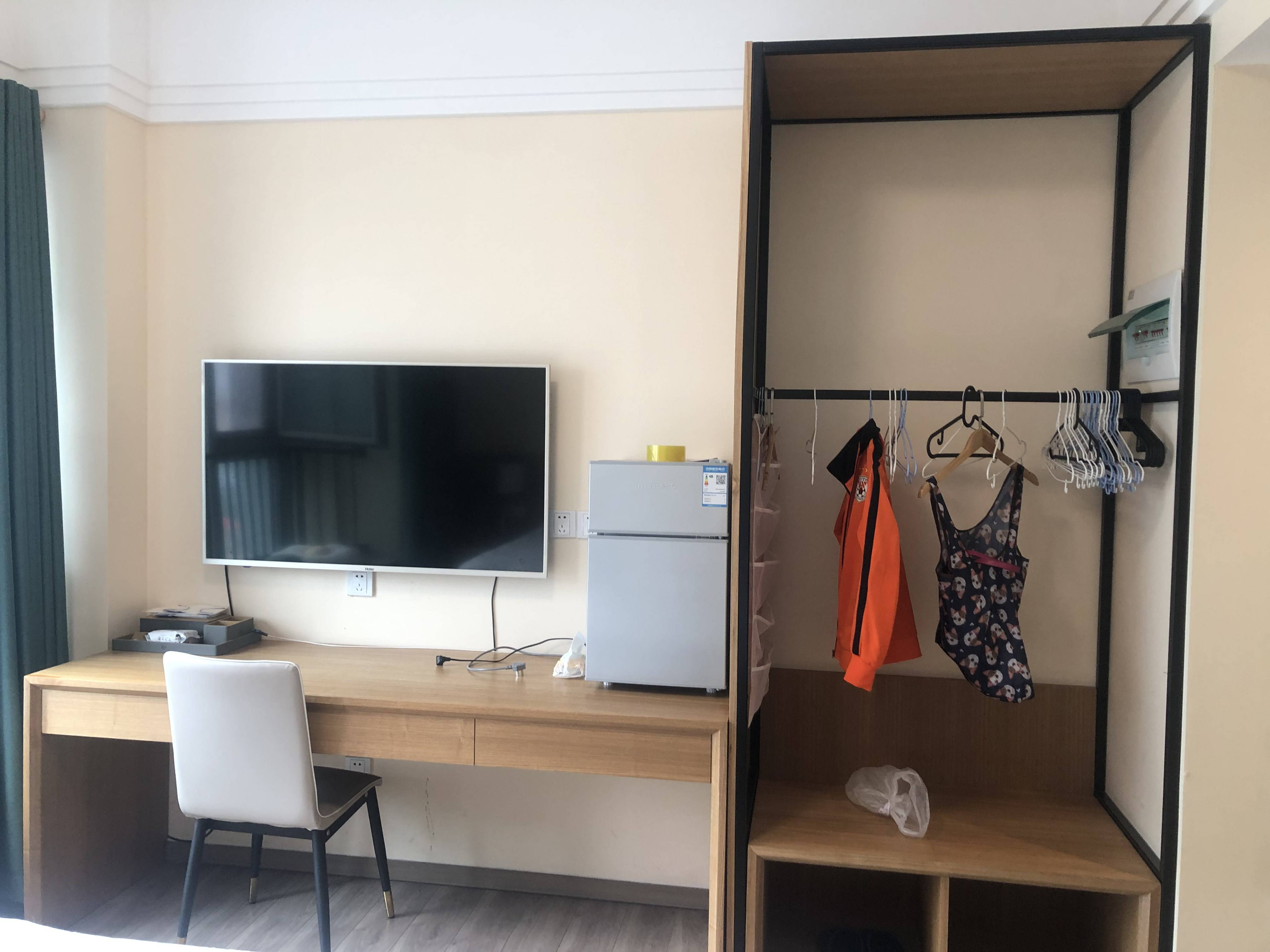 整租·经十路南 世购西 新城领寓1#楼 1室0厅 南 家具家电齐全，房已经空出