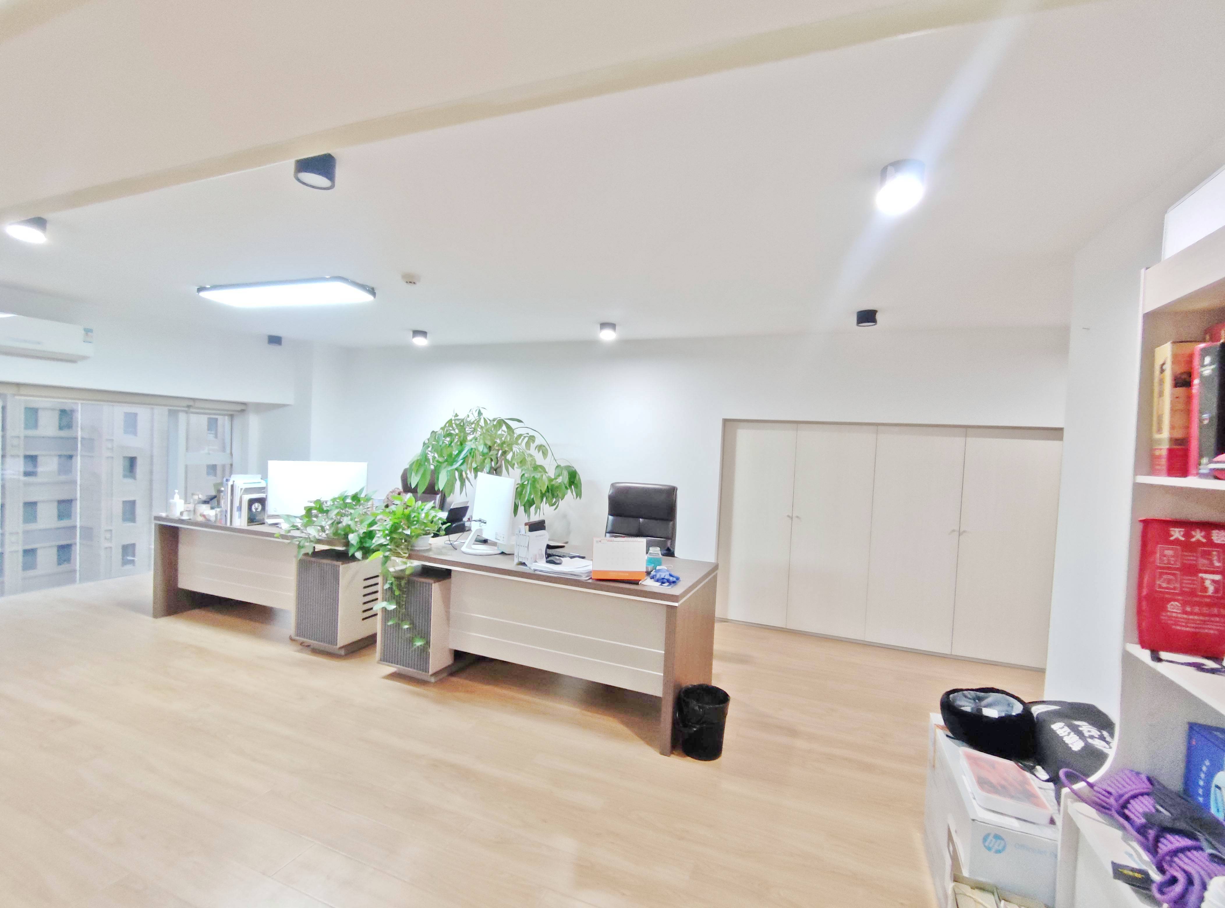 绿地泉景雅园商务大厦