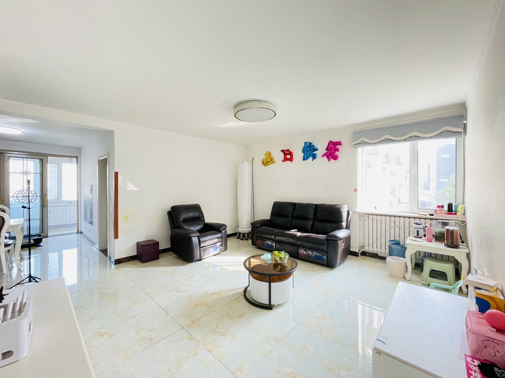  花园路齐鲁世纪园精装三室，楼层好户型佳，降价急售。