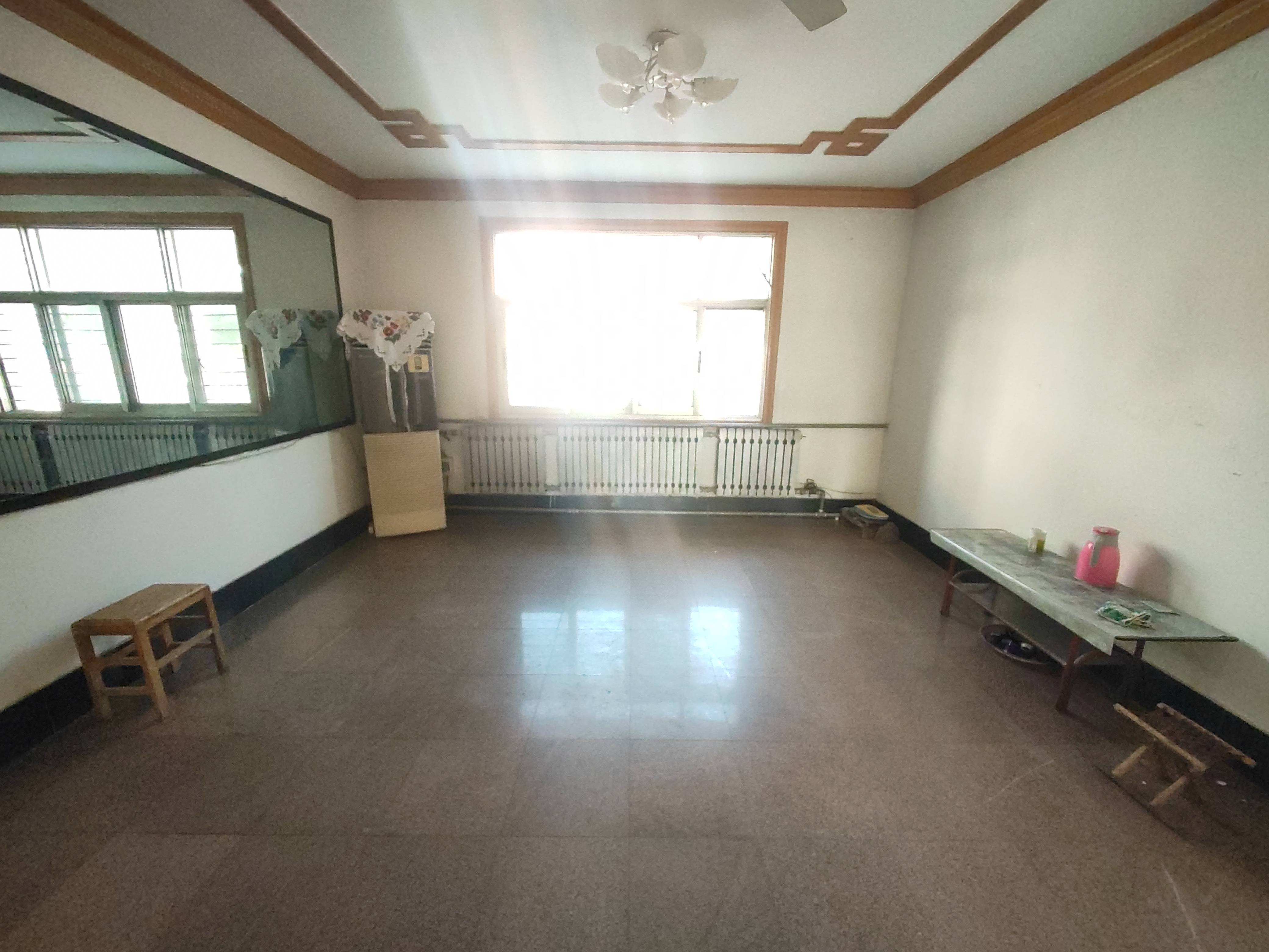 
                            华新社区 