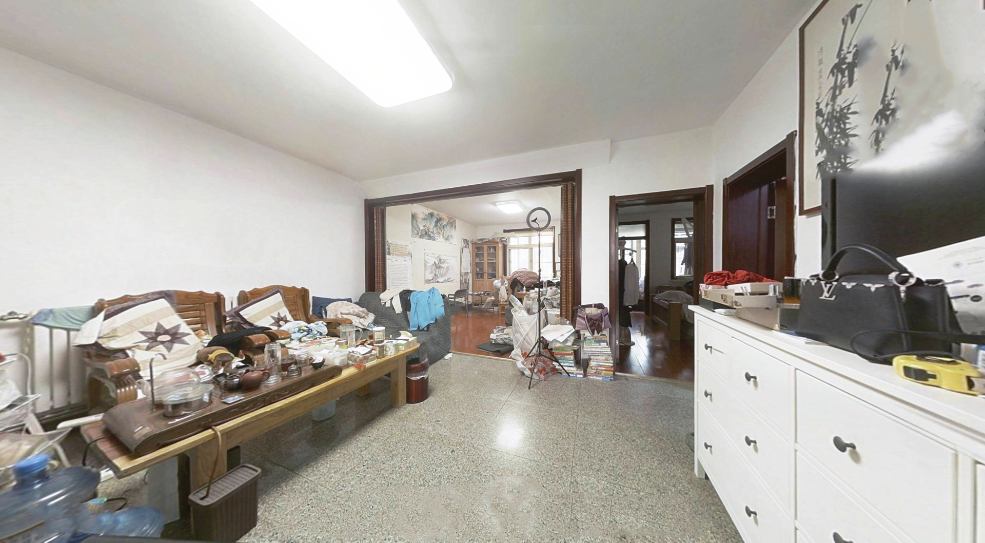   燕子山路公交公司宿舍 邻近学校 大院停车方便 单价低