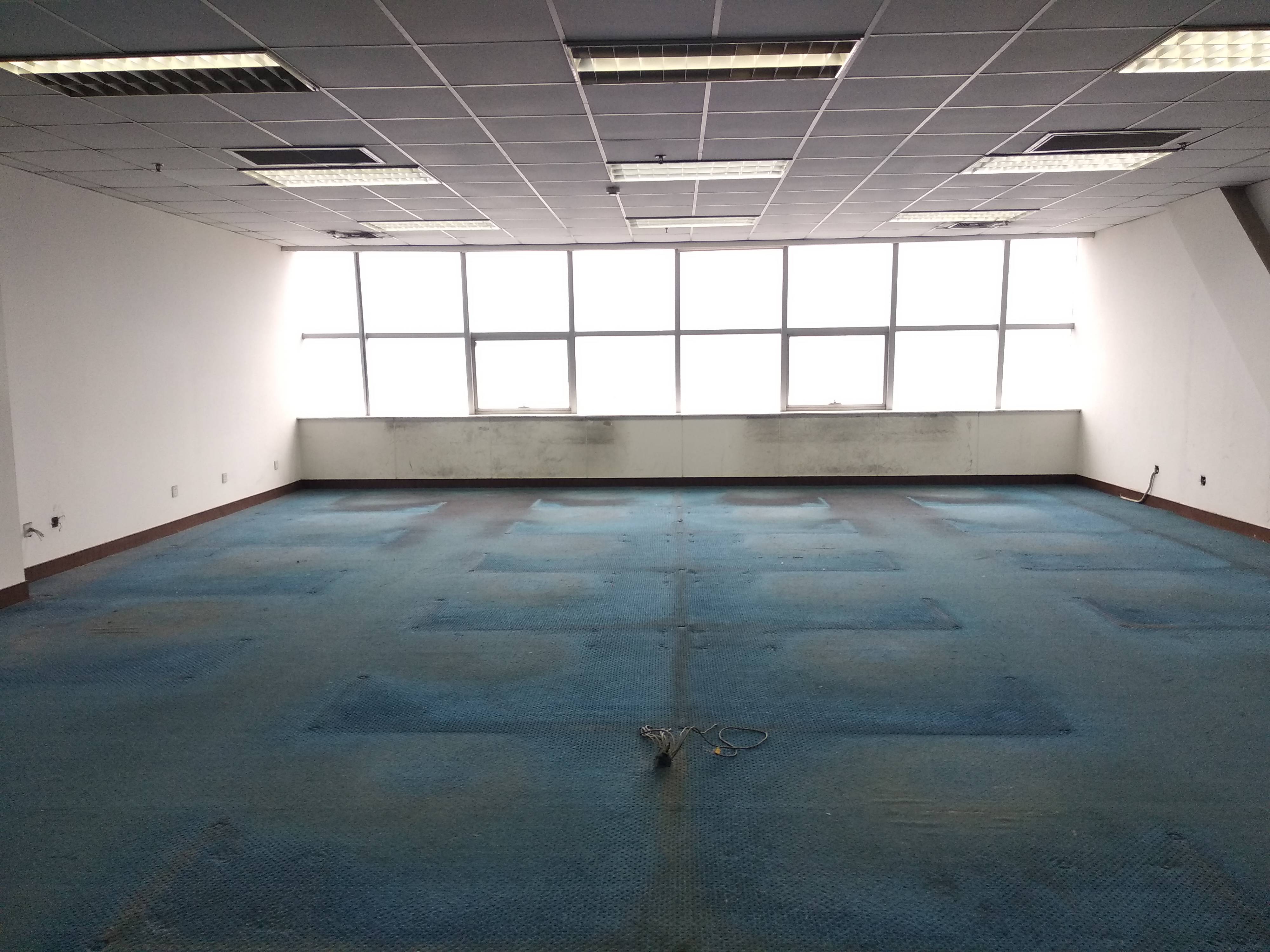 解放路银座数码广场南