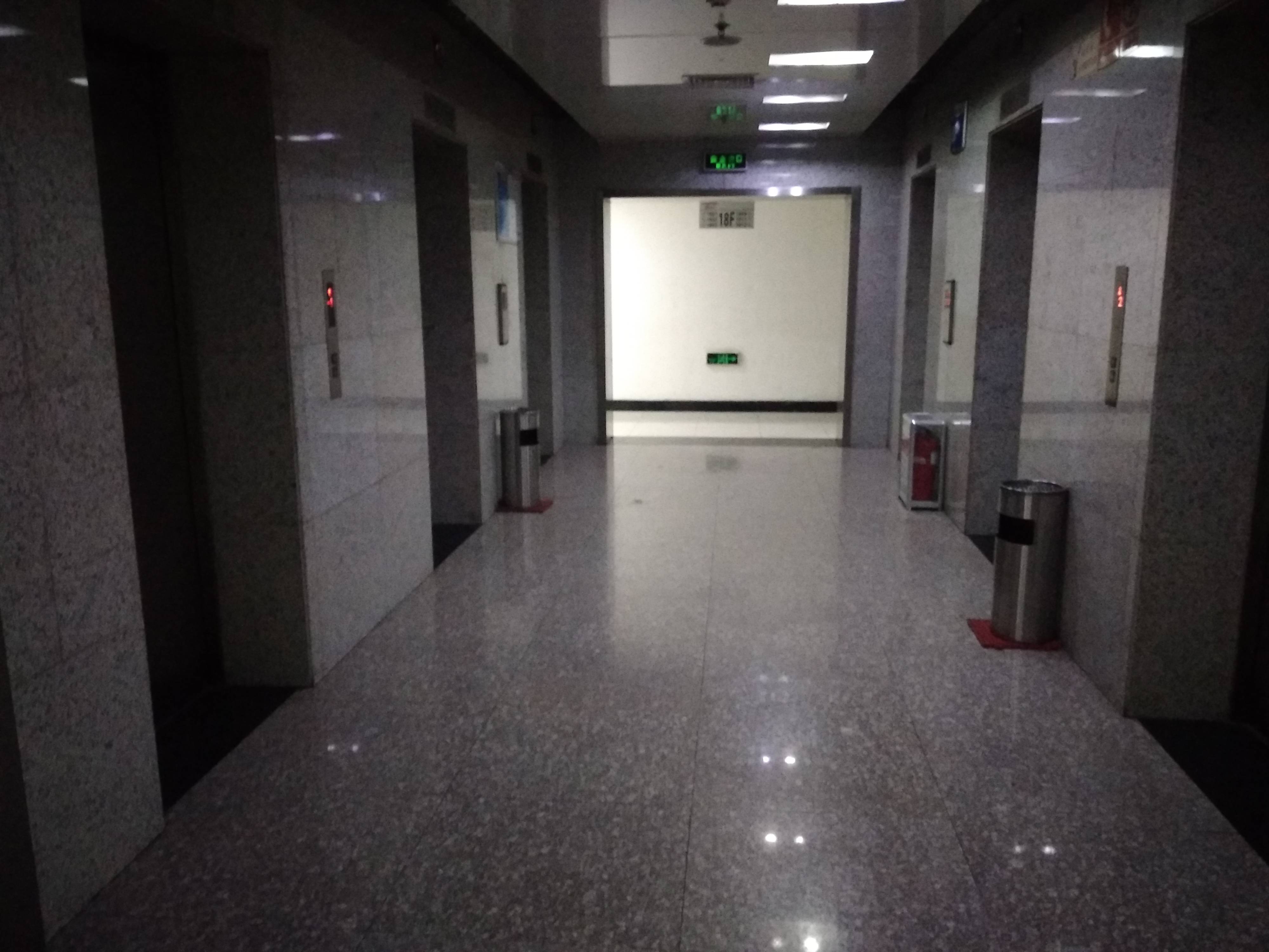 解放路银座数码广场南