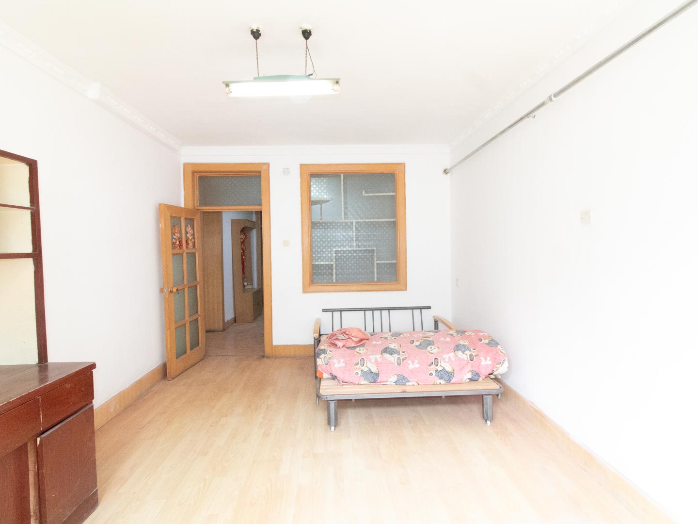  南上山小学乐山小区3楼（大院传达两室朝阳）停车方便，户型好用，价格可谈，用券急售