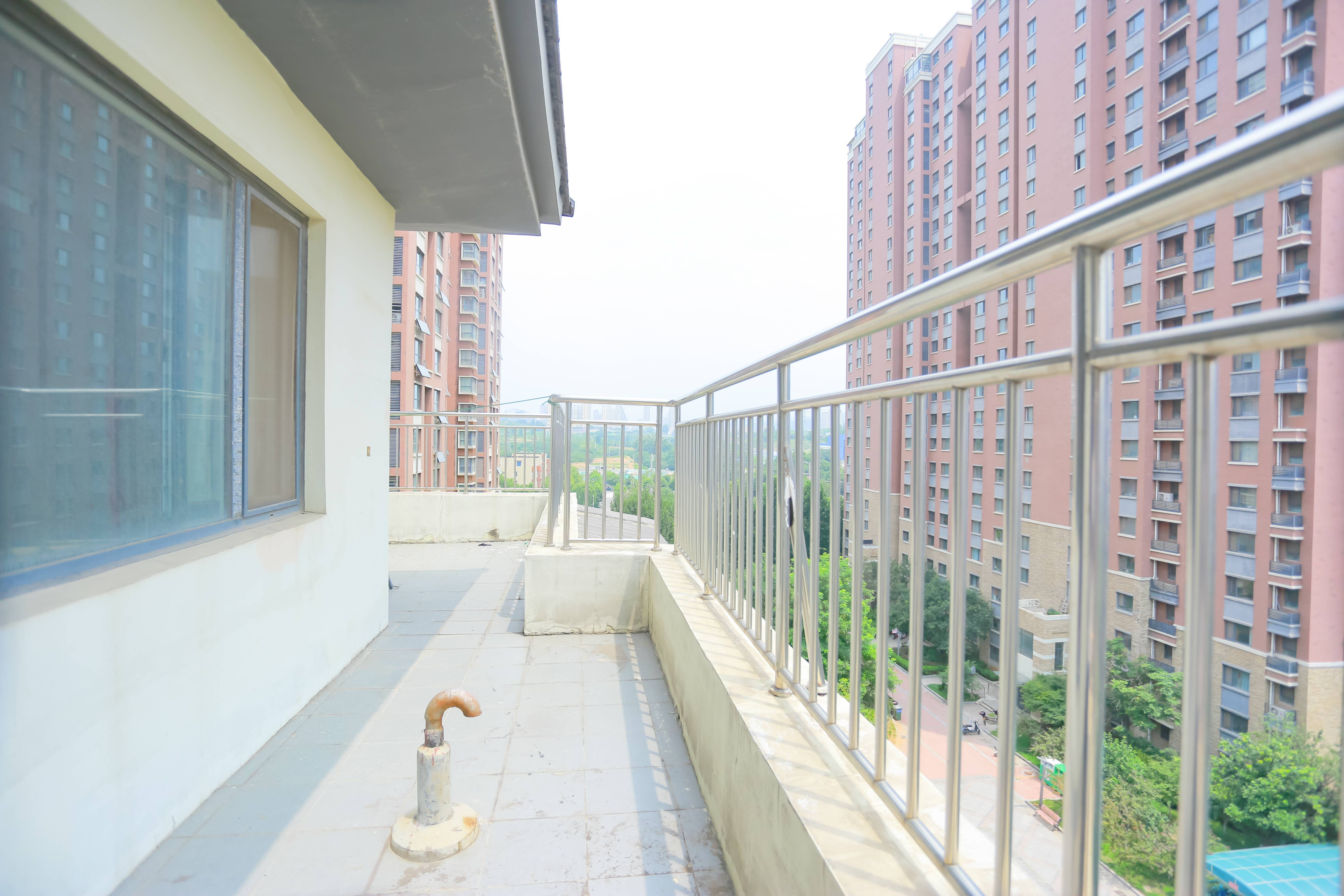 中铁逸都国际