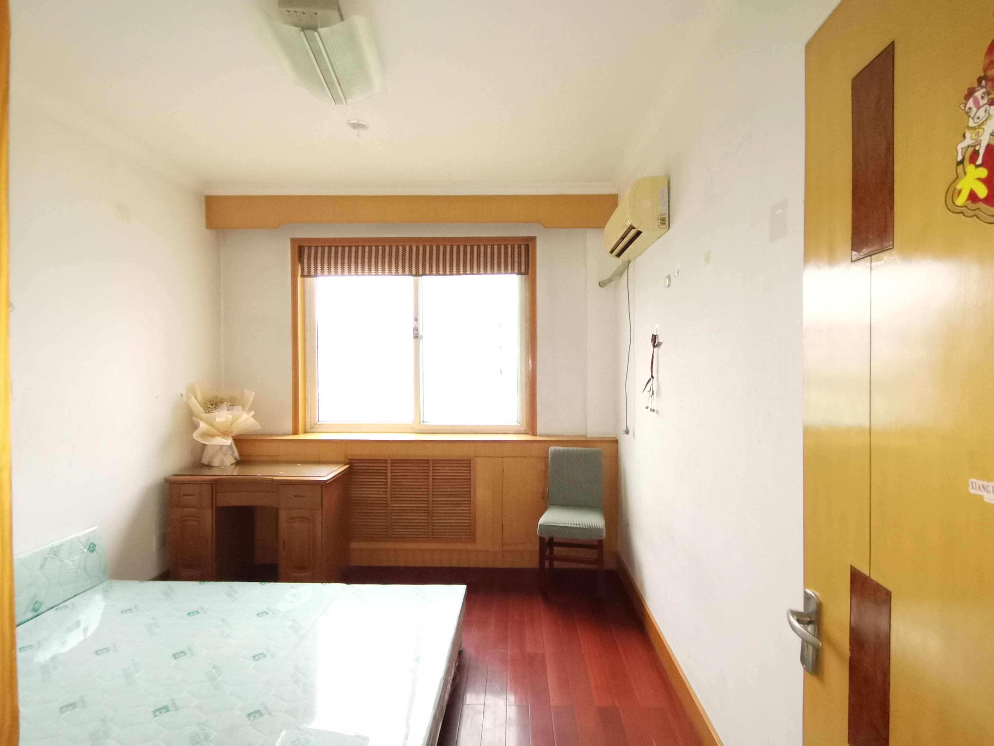  花园小区二区,南北,3室2厅,212.5万,精装