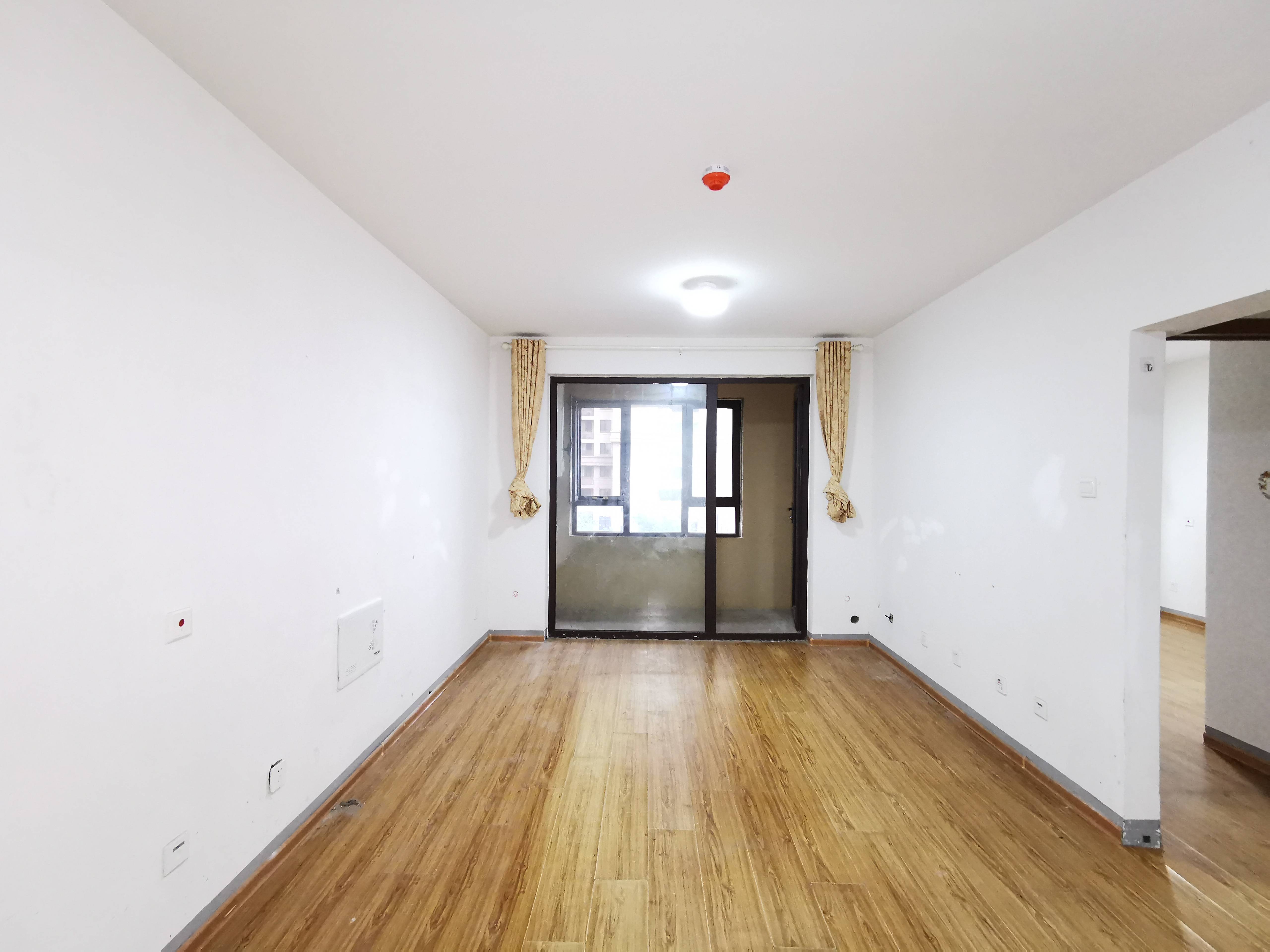  海尔云世界滟澜公馆花园 南北