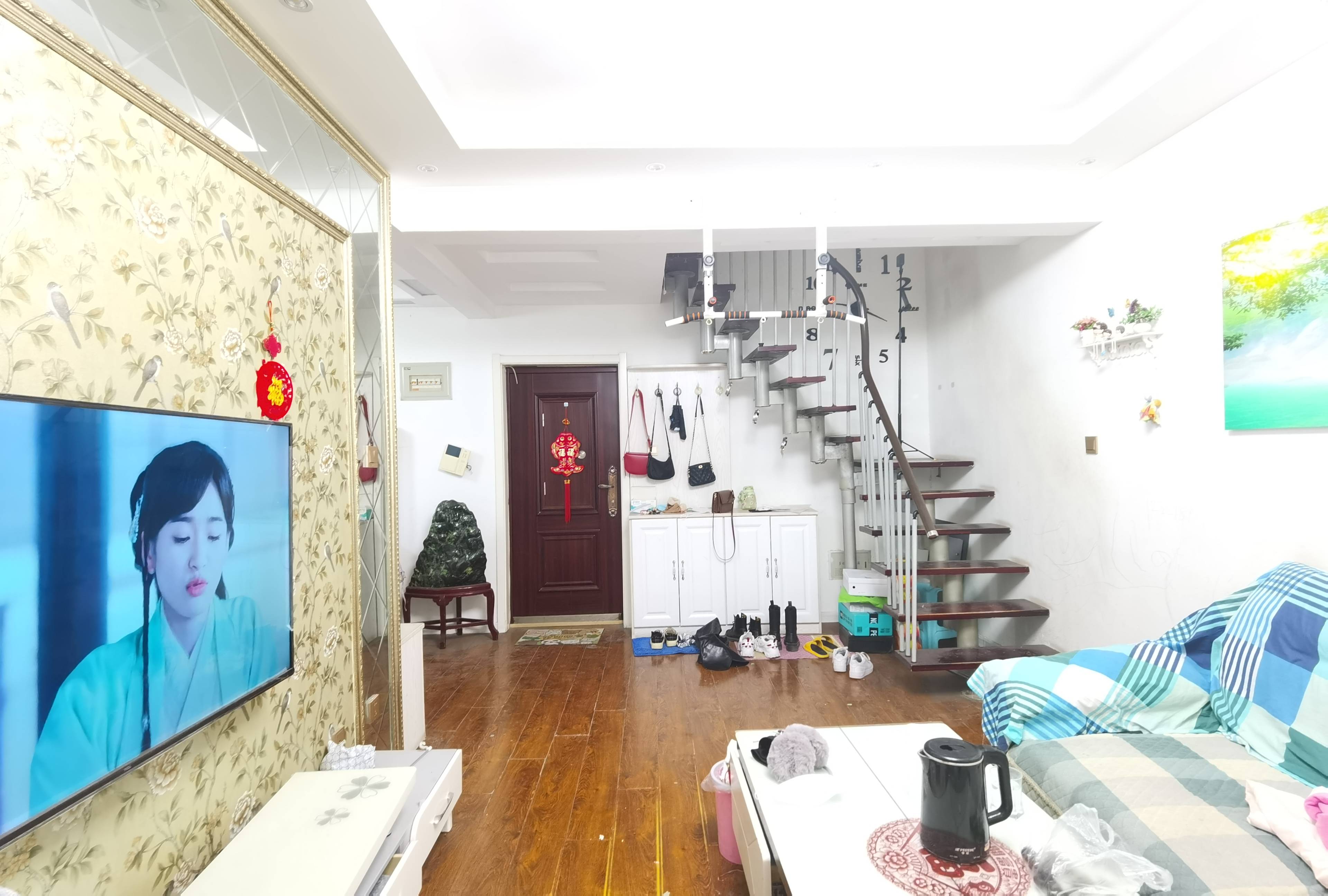  丁豪蓝调国际 南北