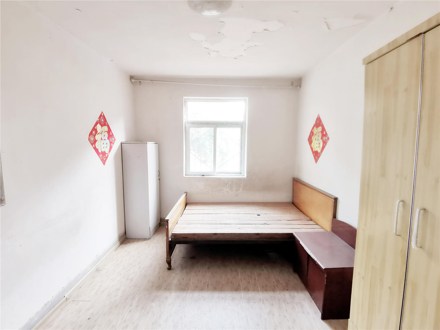 七里山南村六区 低楼层 有钥匙 看房方便，两室朝阳 双气。