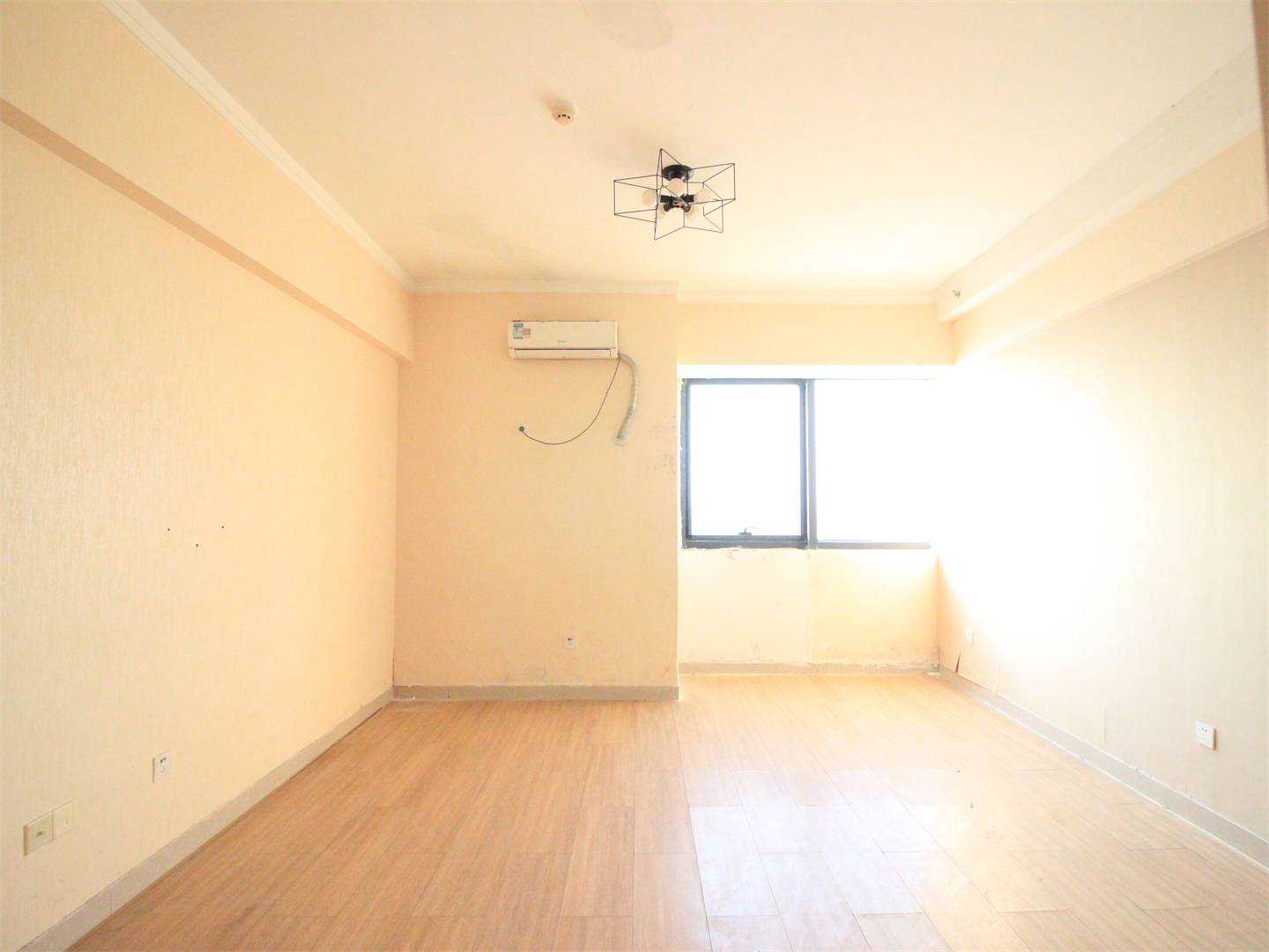 南益名泉春晓公寓