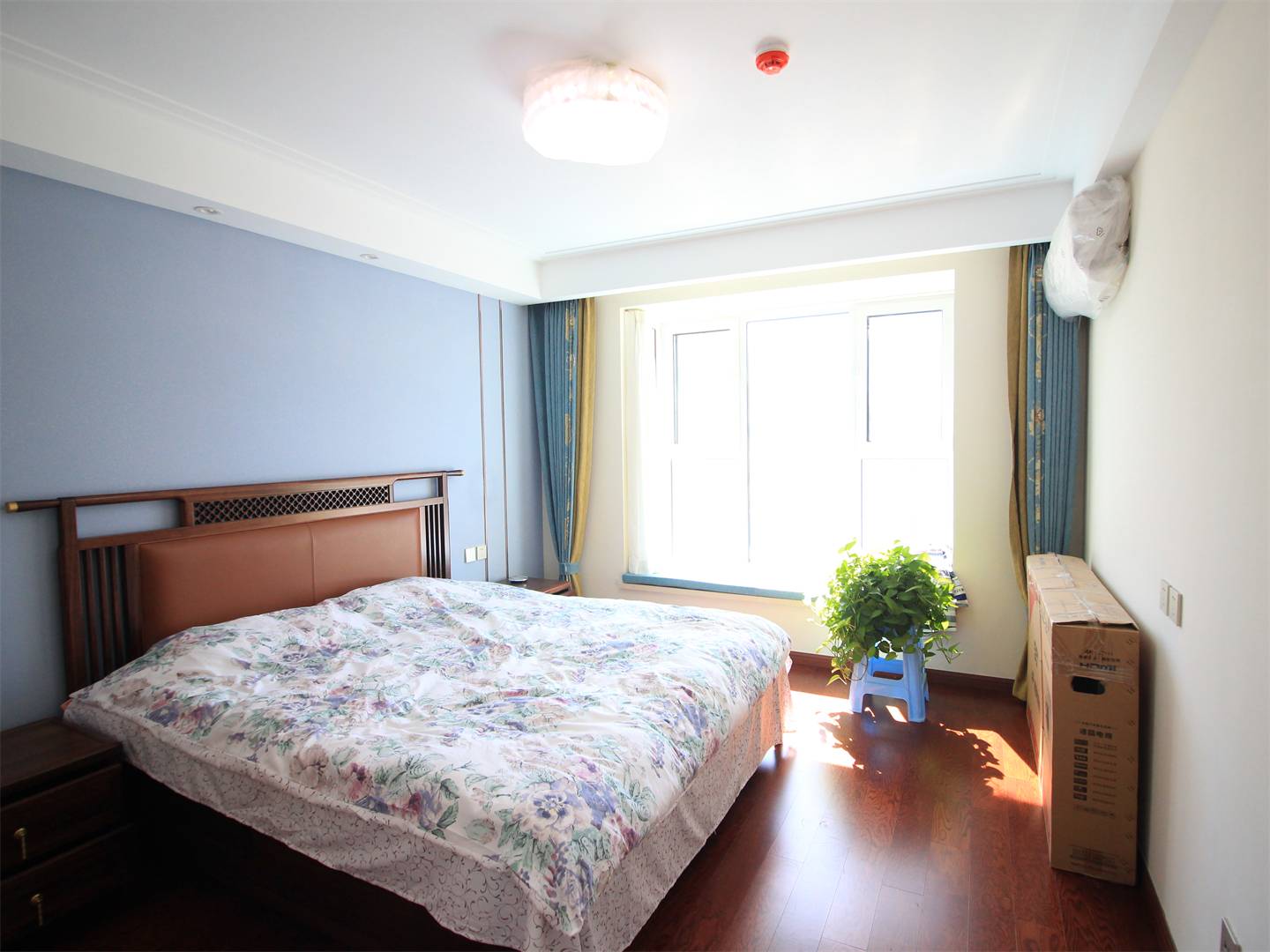  堤口路 世茂天城(住宅) 大三居 精装 拎包入住