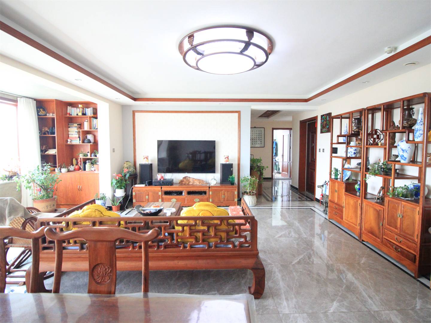  海尔云世界滟澜公馆花园 南北