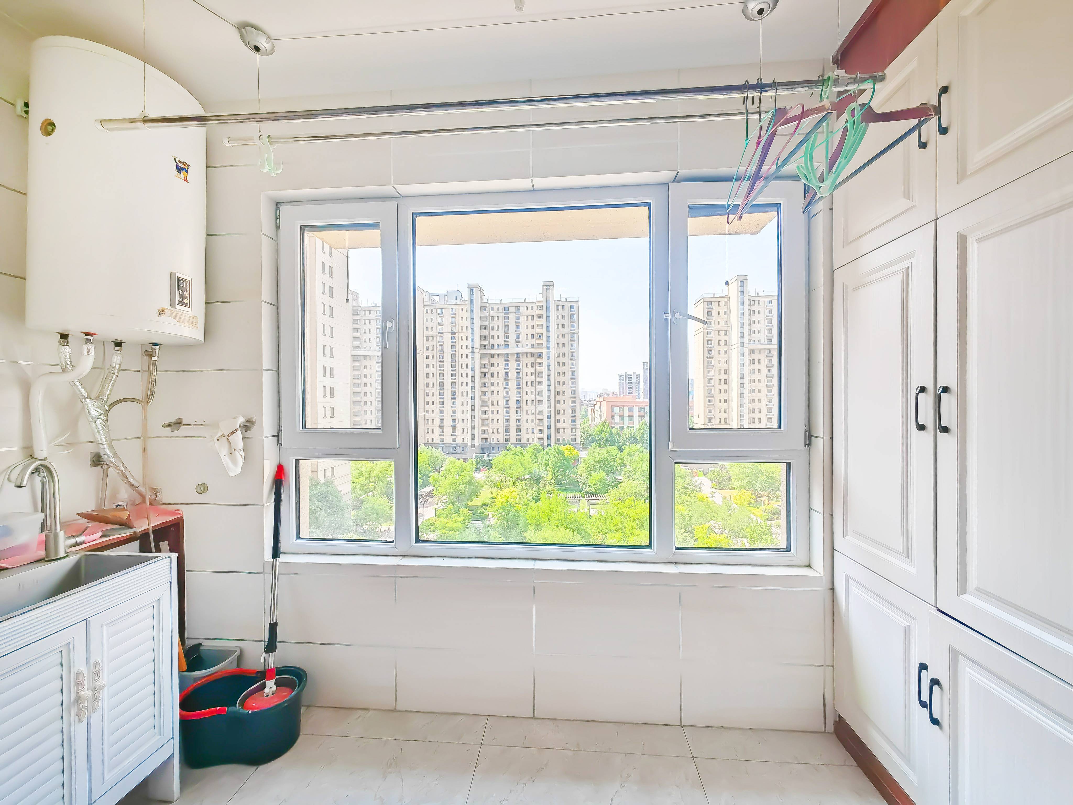 天鸿万象新天万卷府