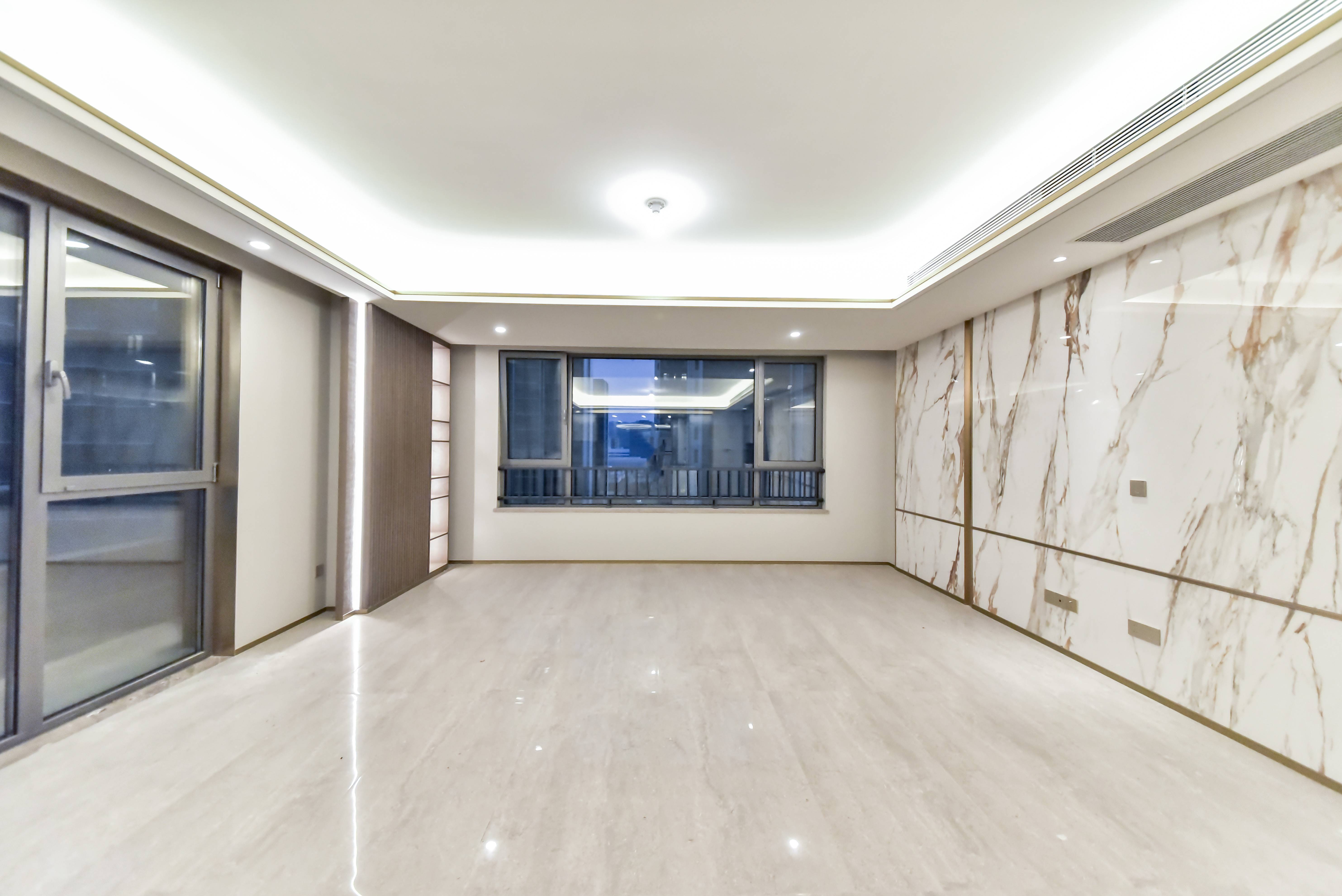  绿城春月锦庐 南北