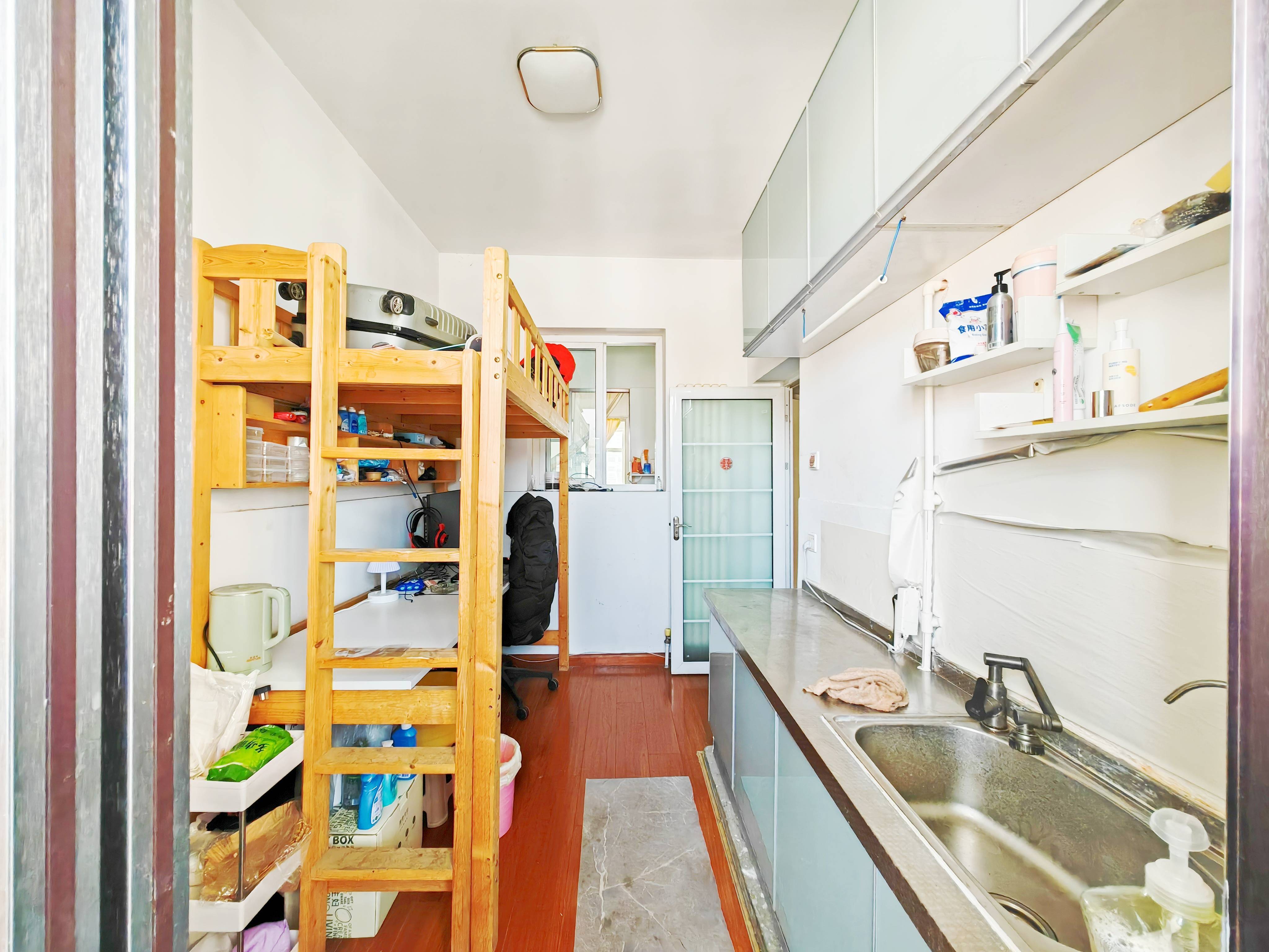 六里山路38号