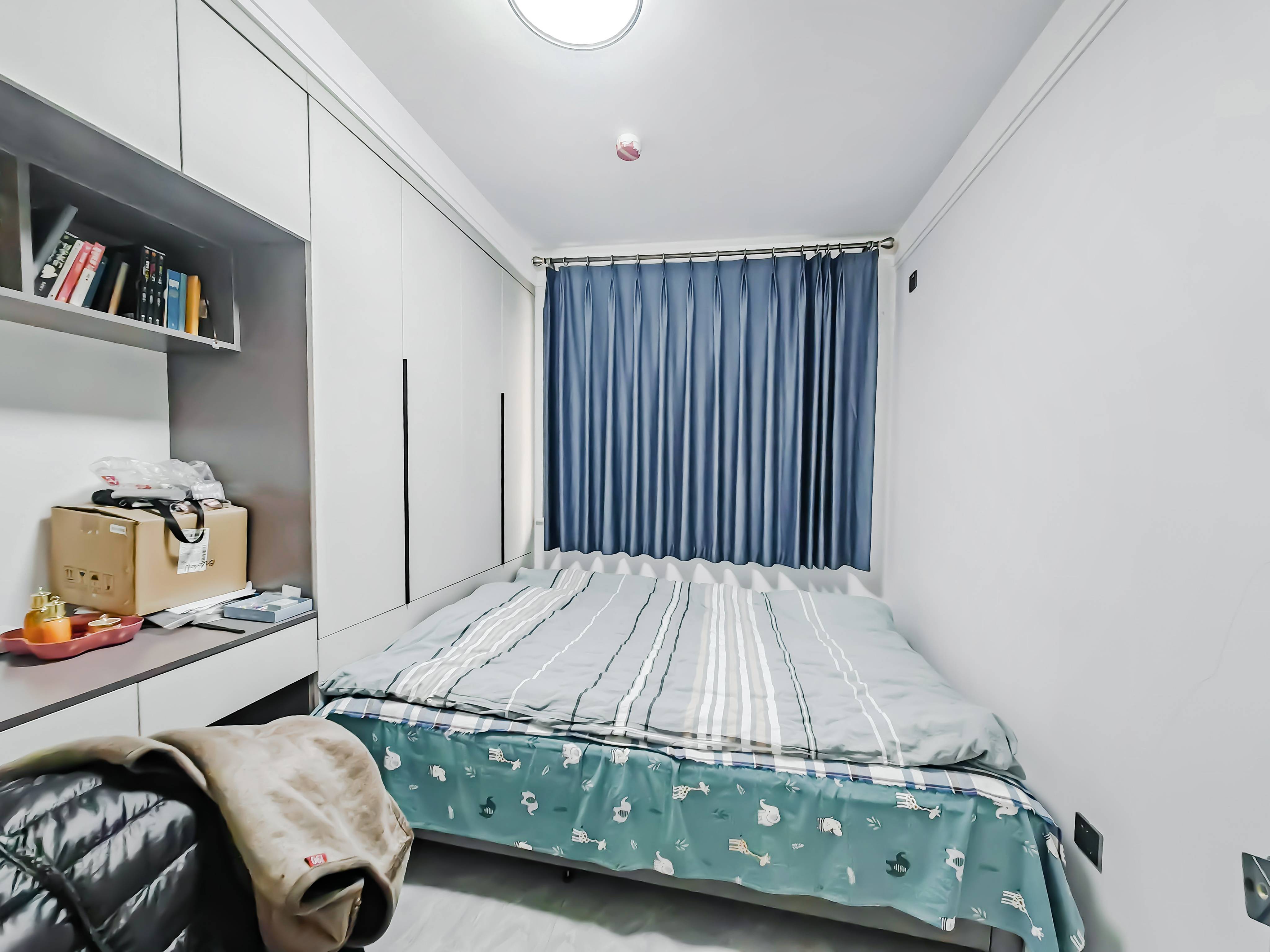 中海半山湾畔