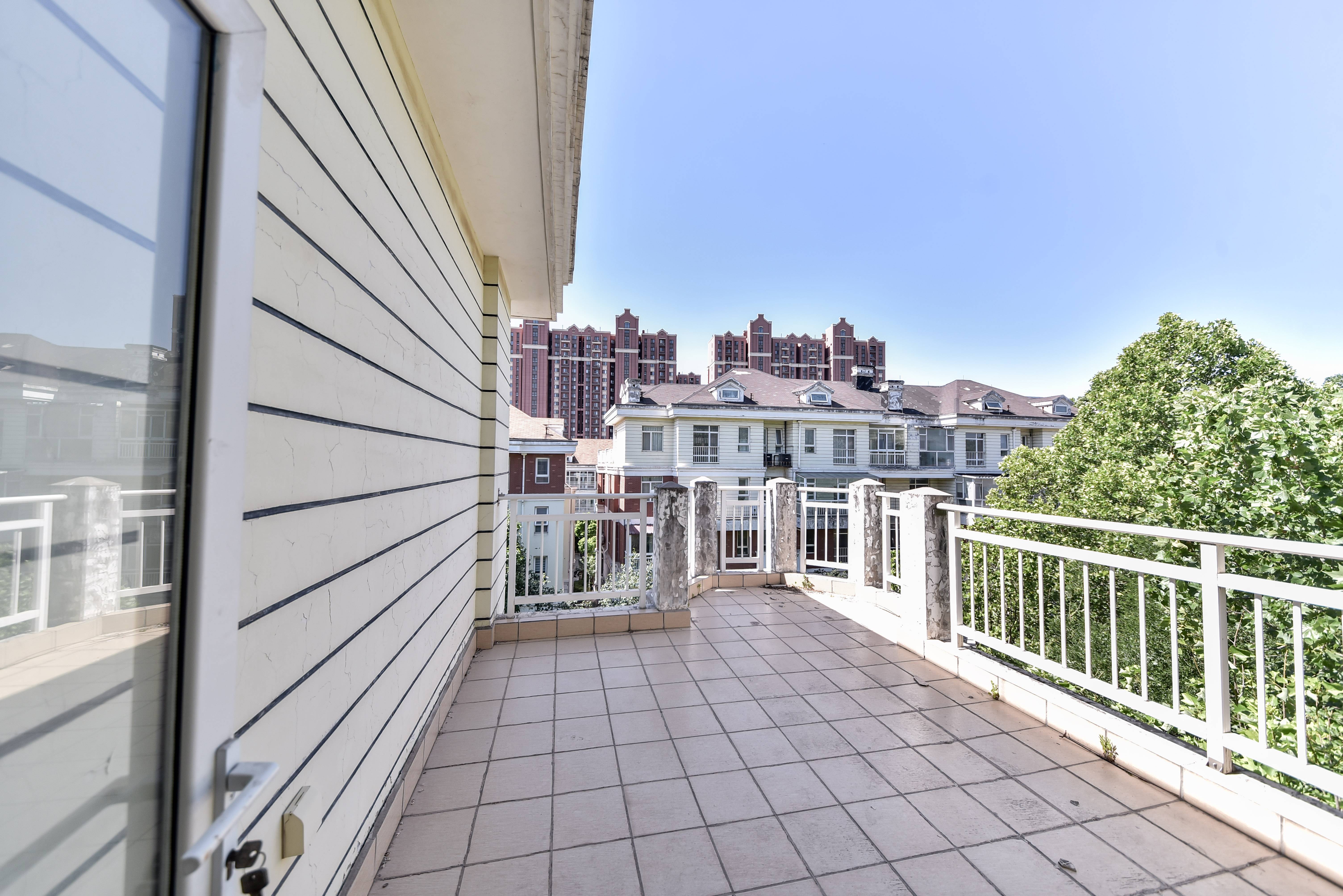 鲁信蟠龙山花园