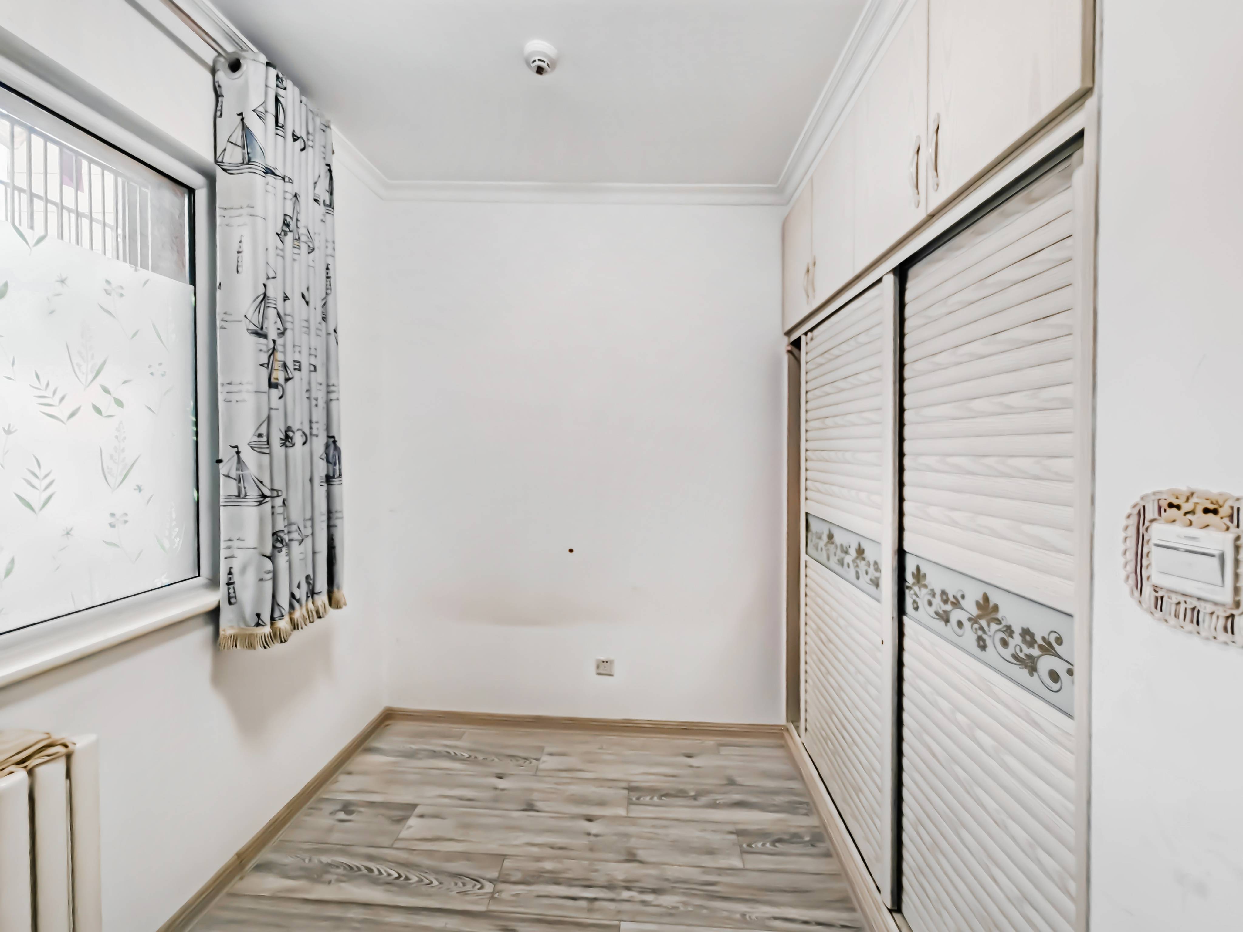 天鸿万象新天万卷府