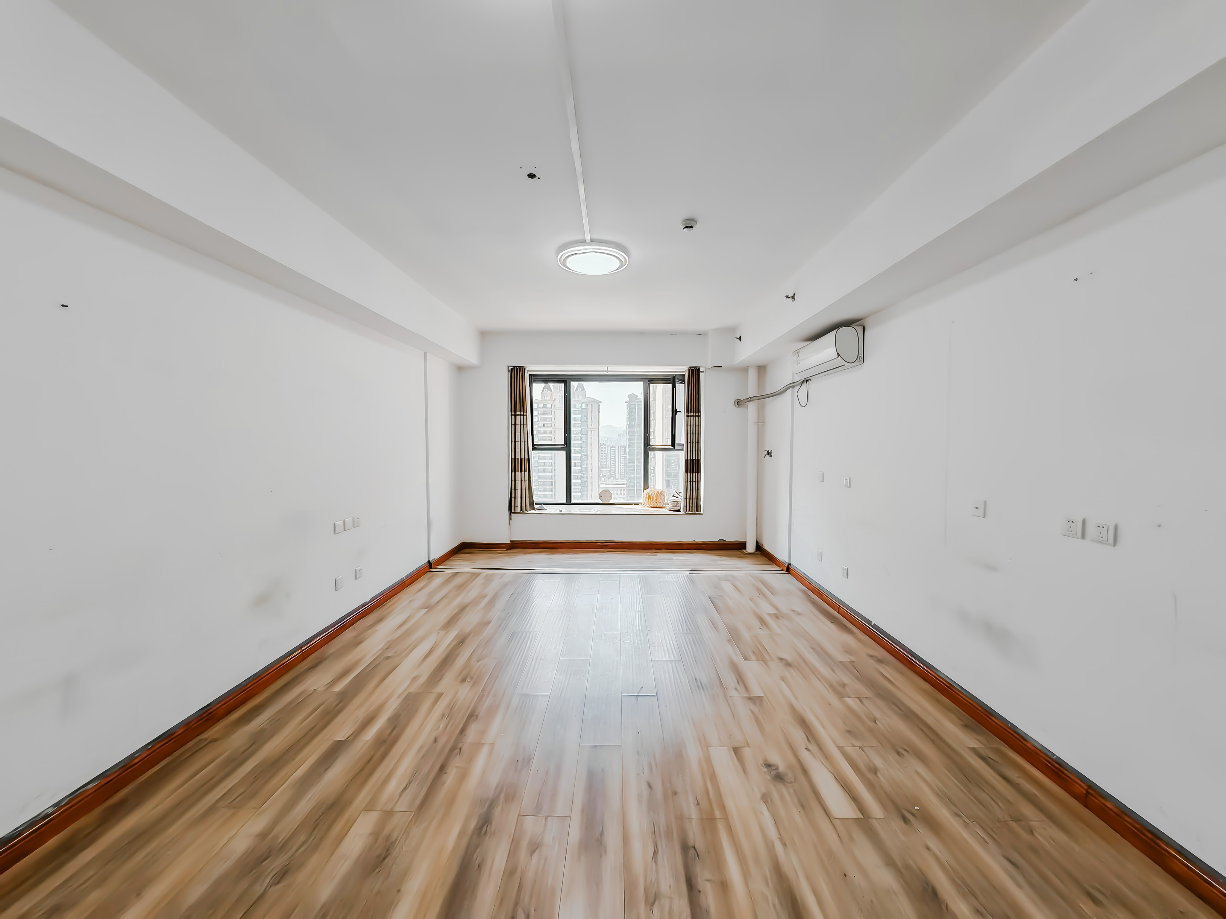  单价5000 朝南 商品住宅  临地铁 交通便利 天街旁