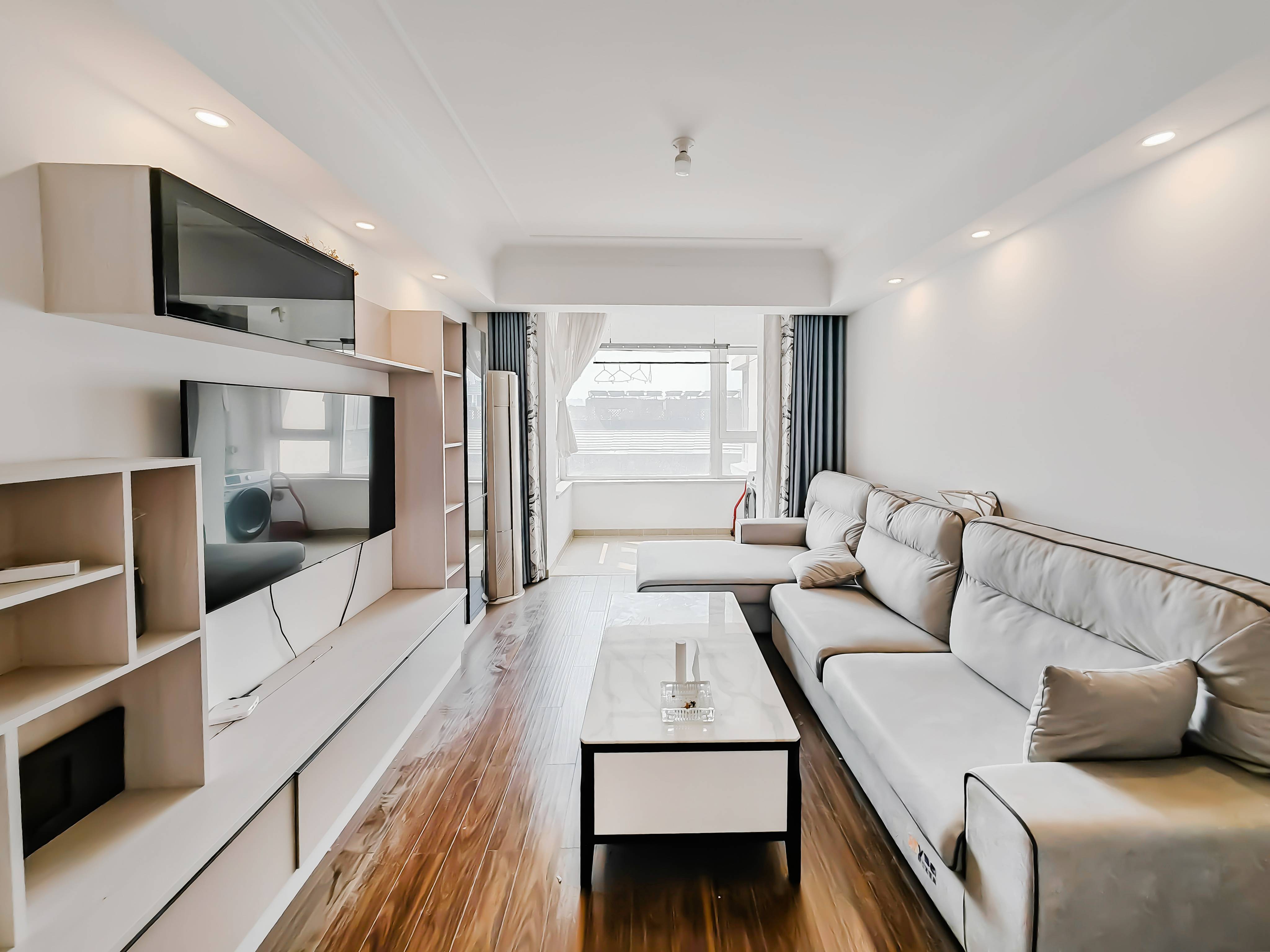  满二唯一 出行方便 正规商品房 得房好 小三房 临地铁