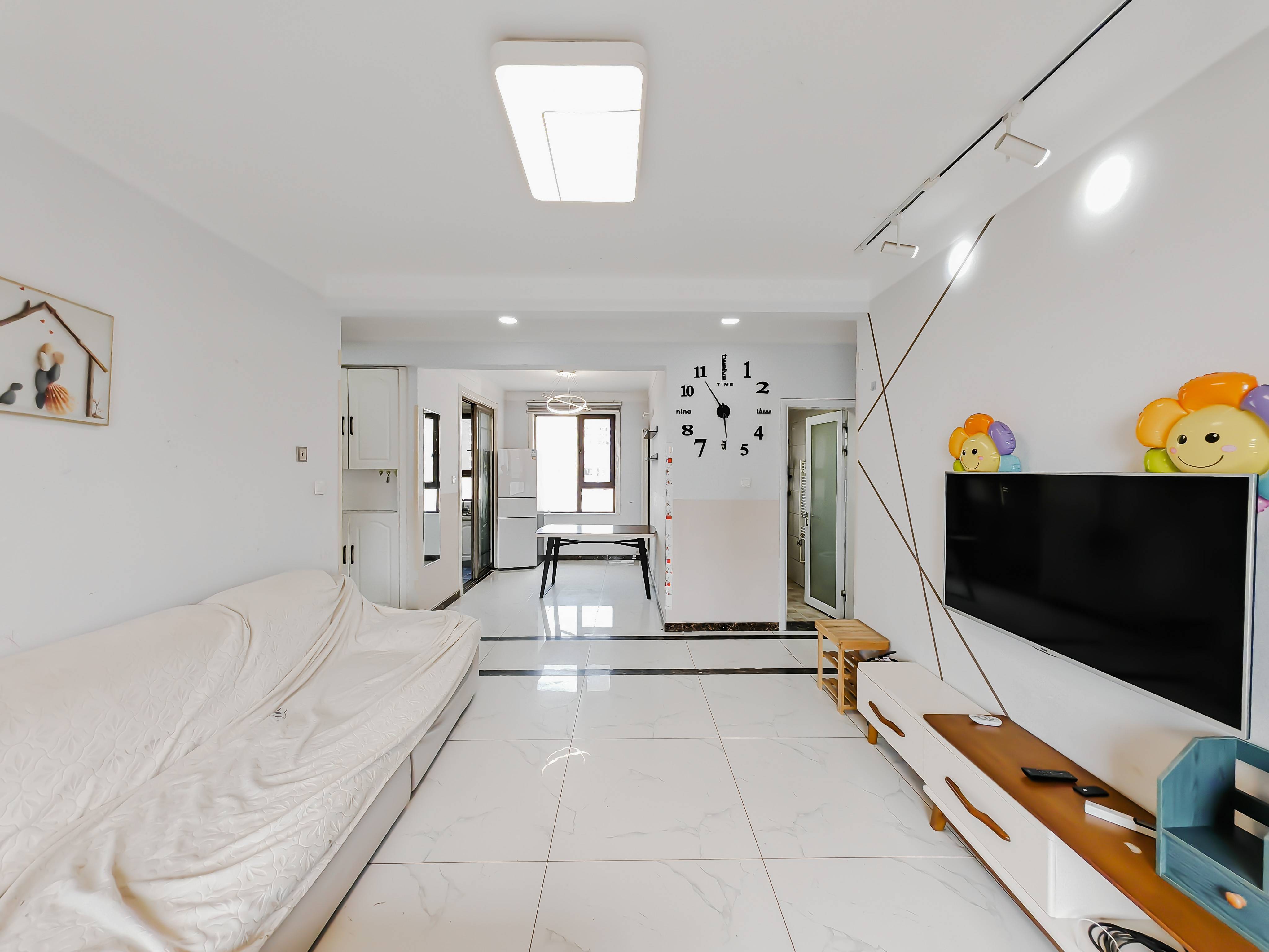  急售华山珑城B区，不靠高速，精装三室边户通透，楼层好采光好