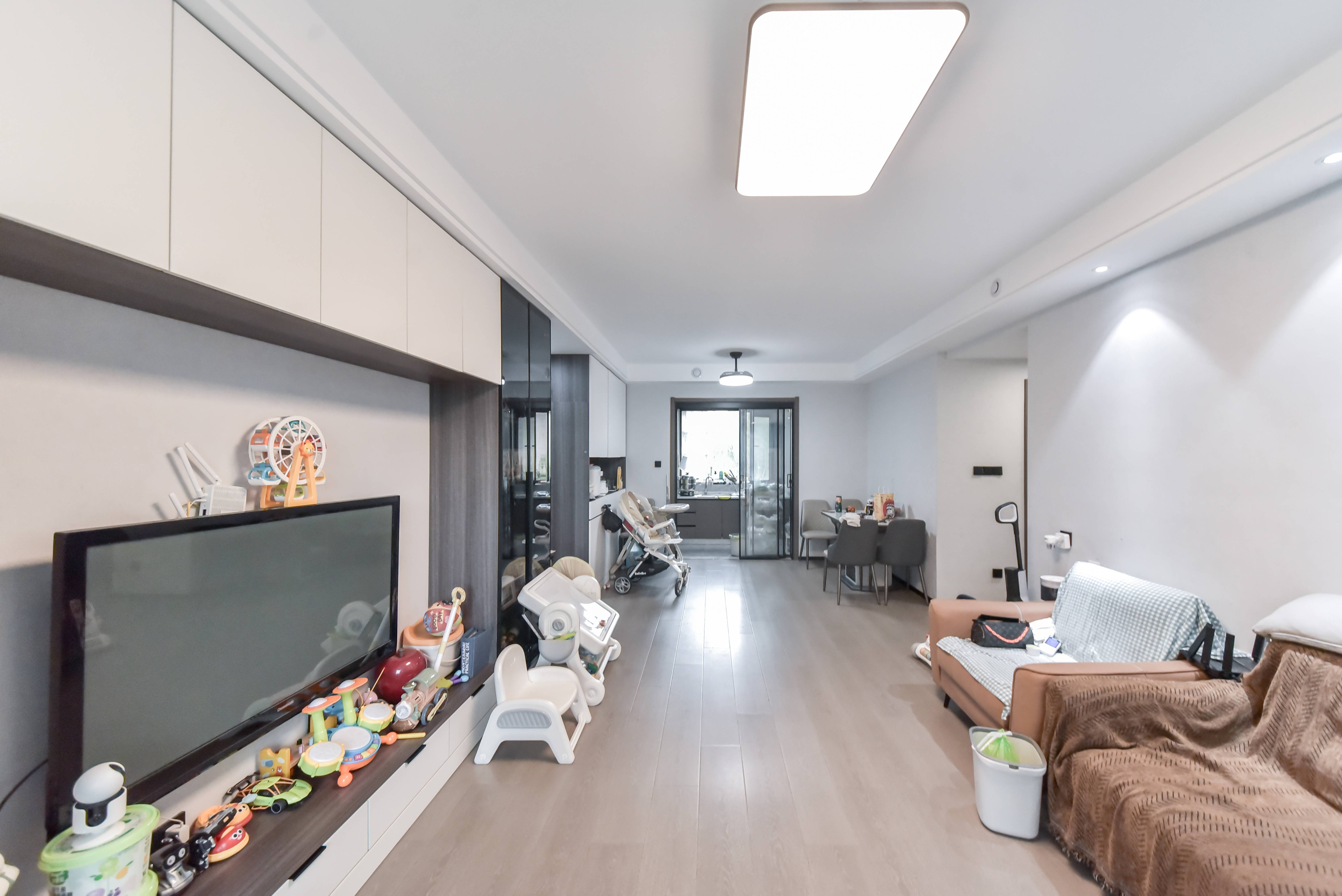  鲁商金茂悦府 南北