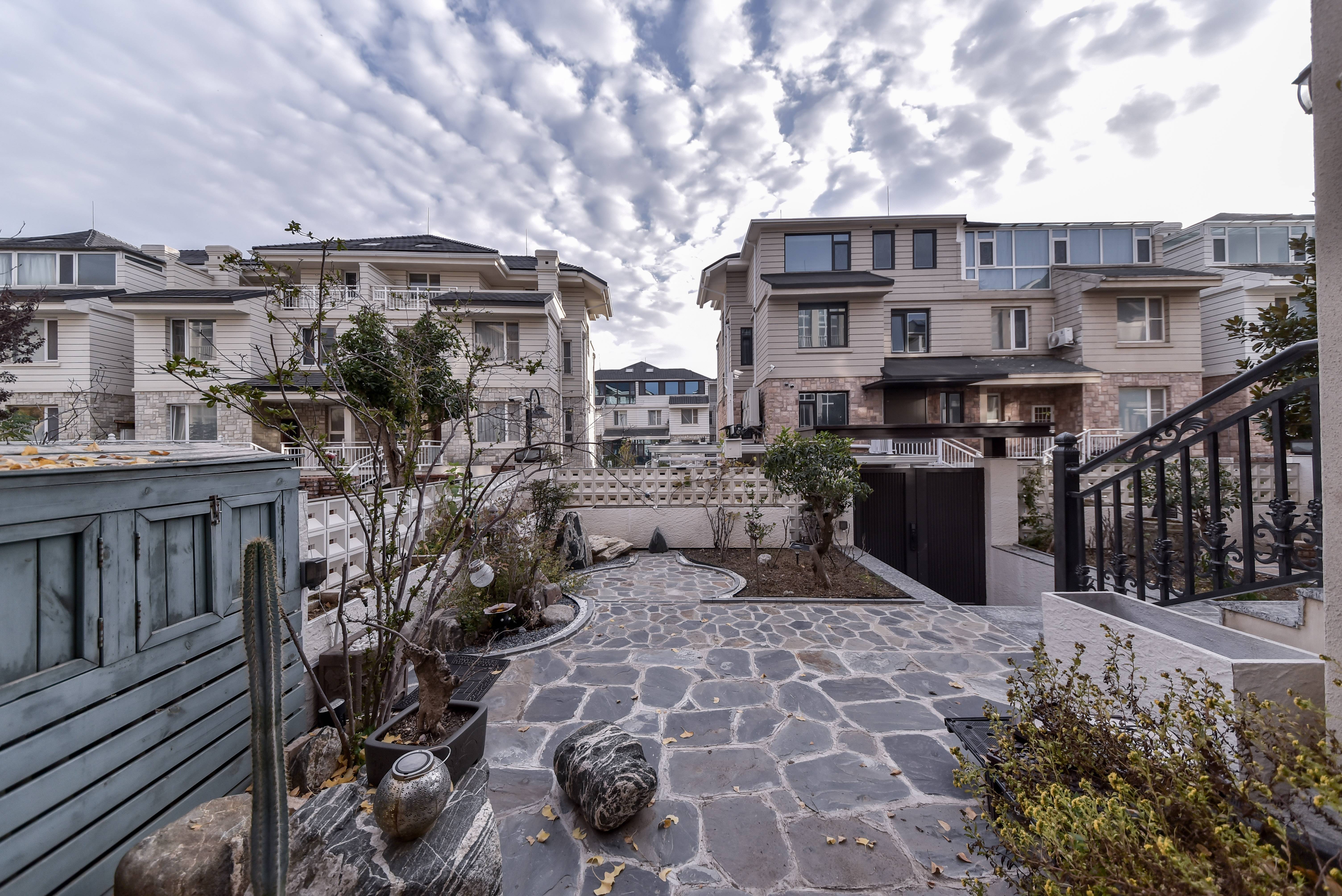 鲁信蟠龙山花园