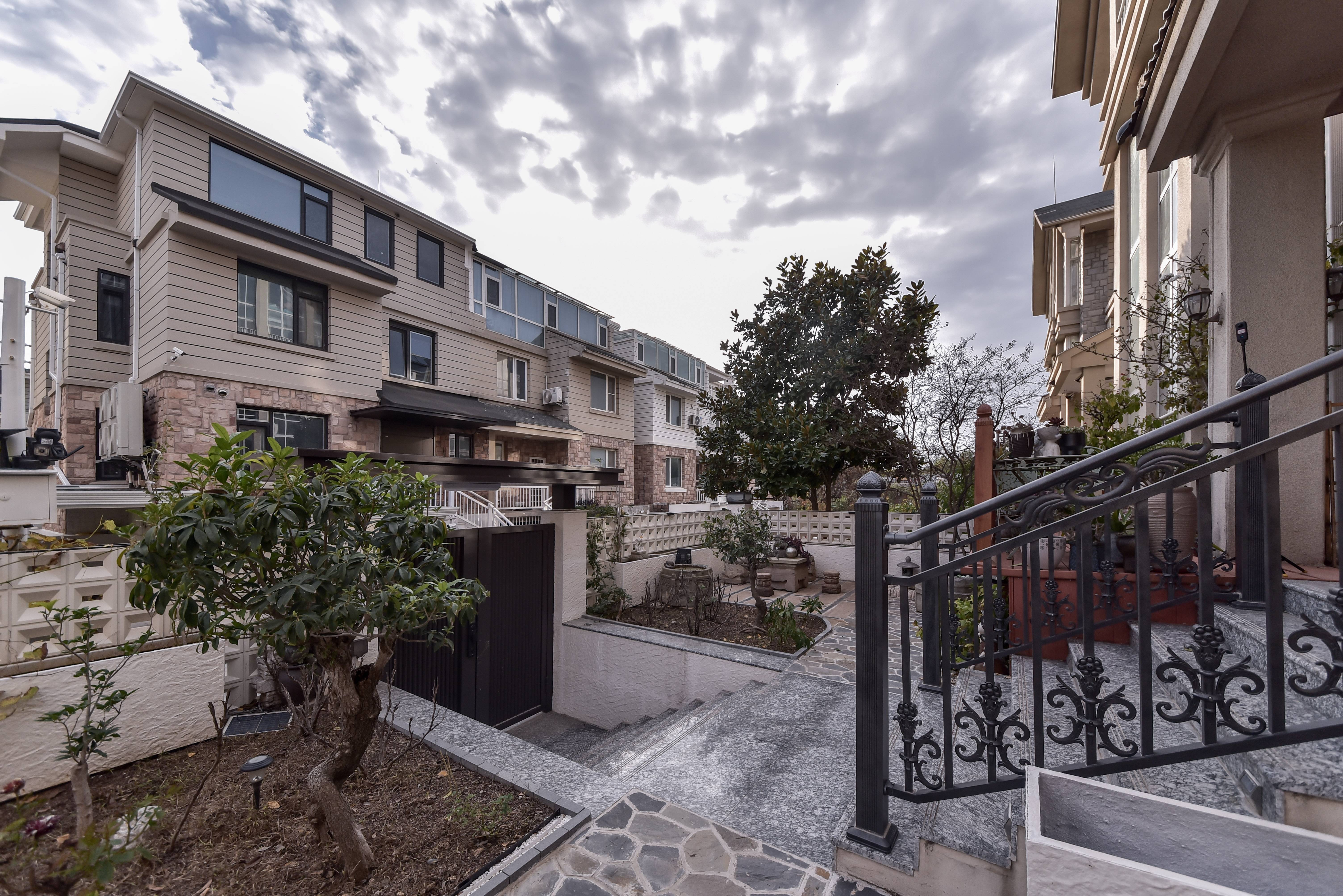 鲁信蟠龙山花园