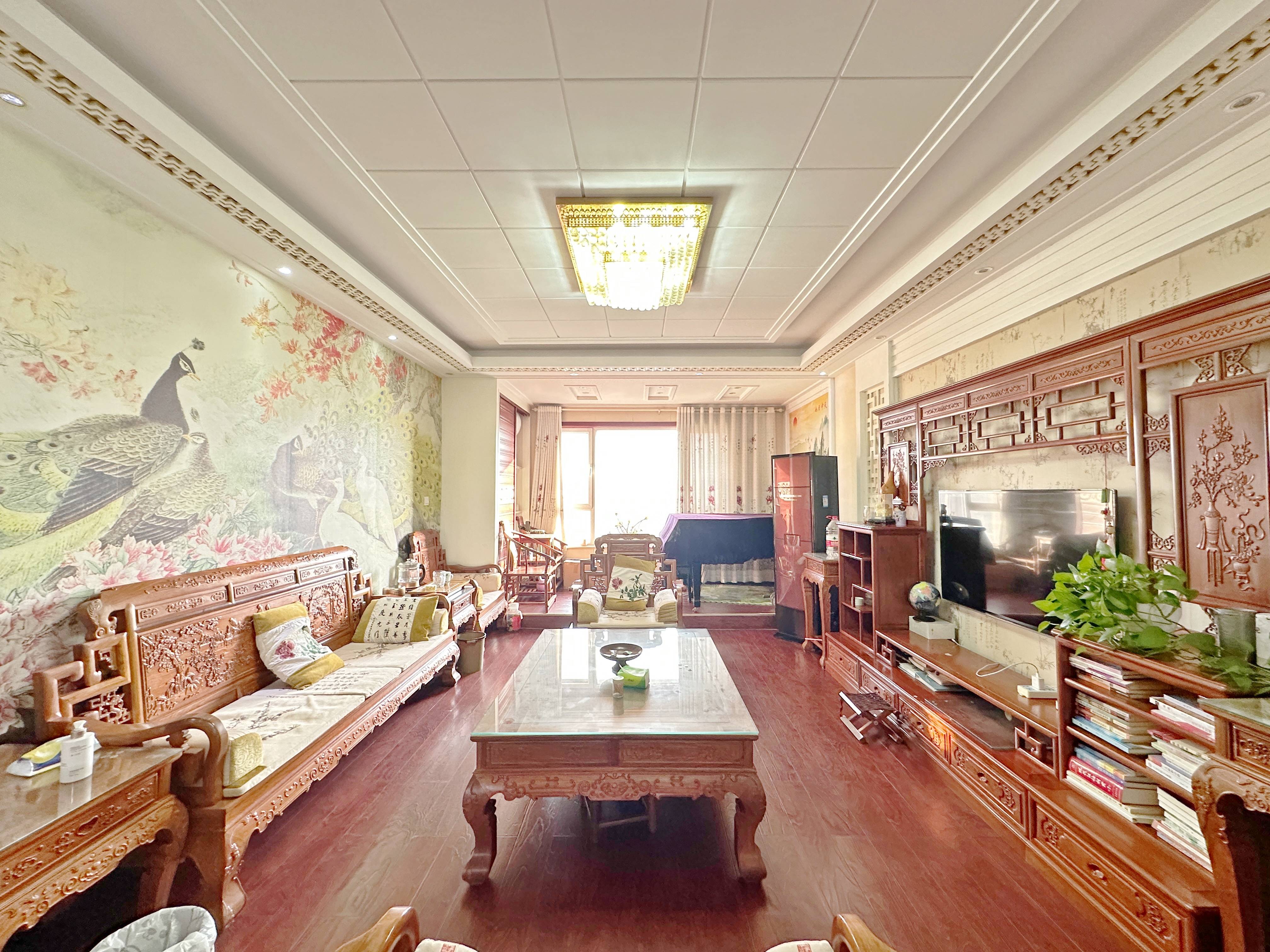  绿地新里卢浮公馆 南北