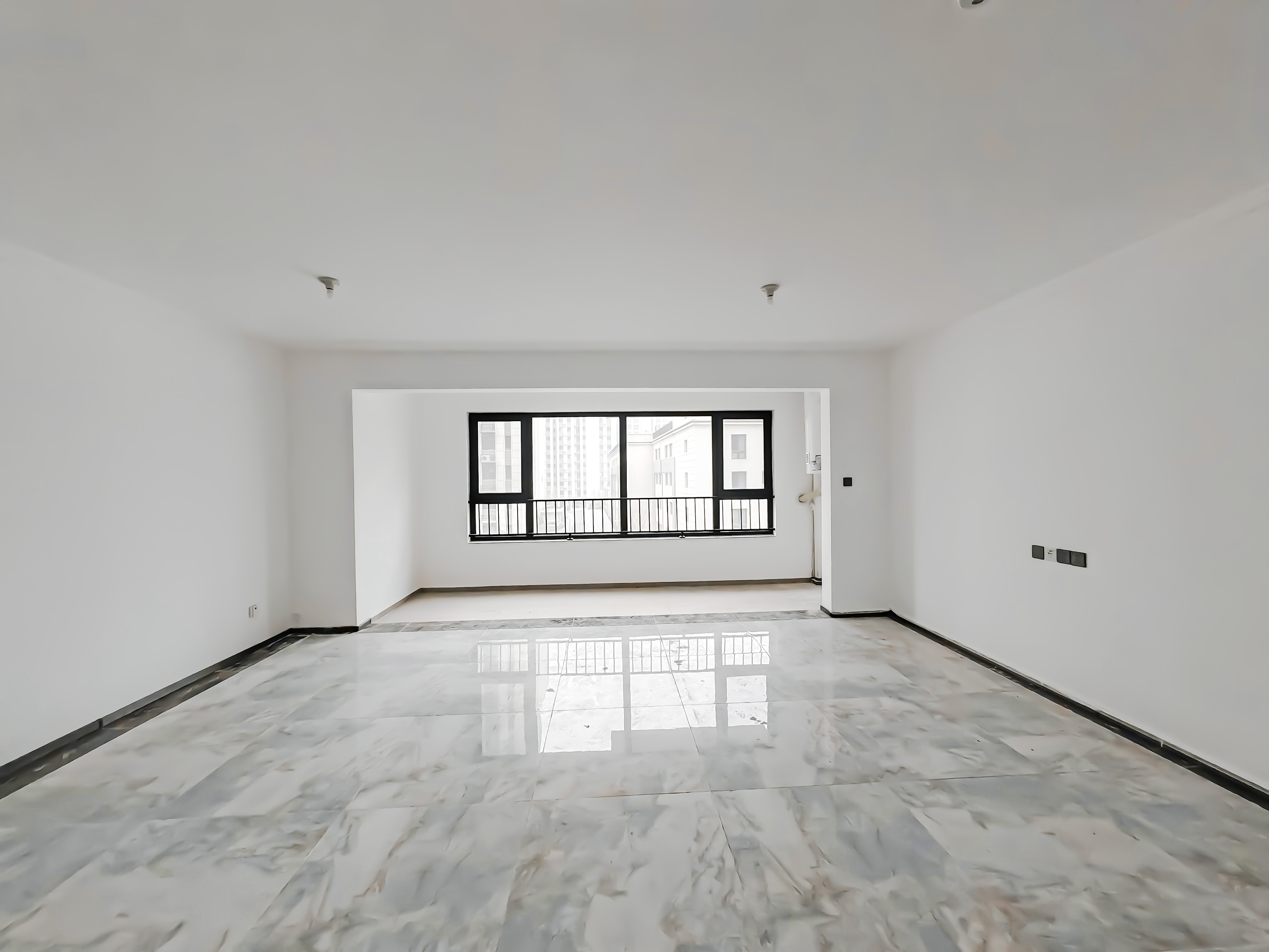  碧桂园凤凰壹品3居室低楼层,近地铁随时看房