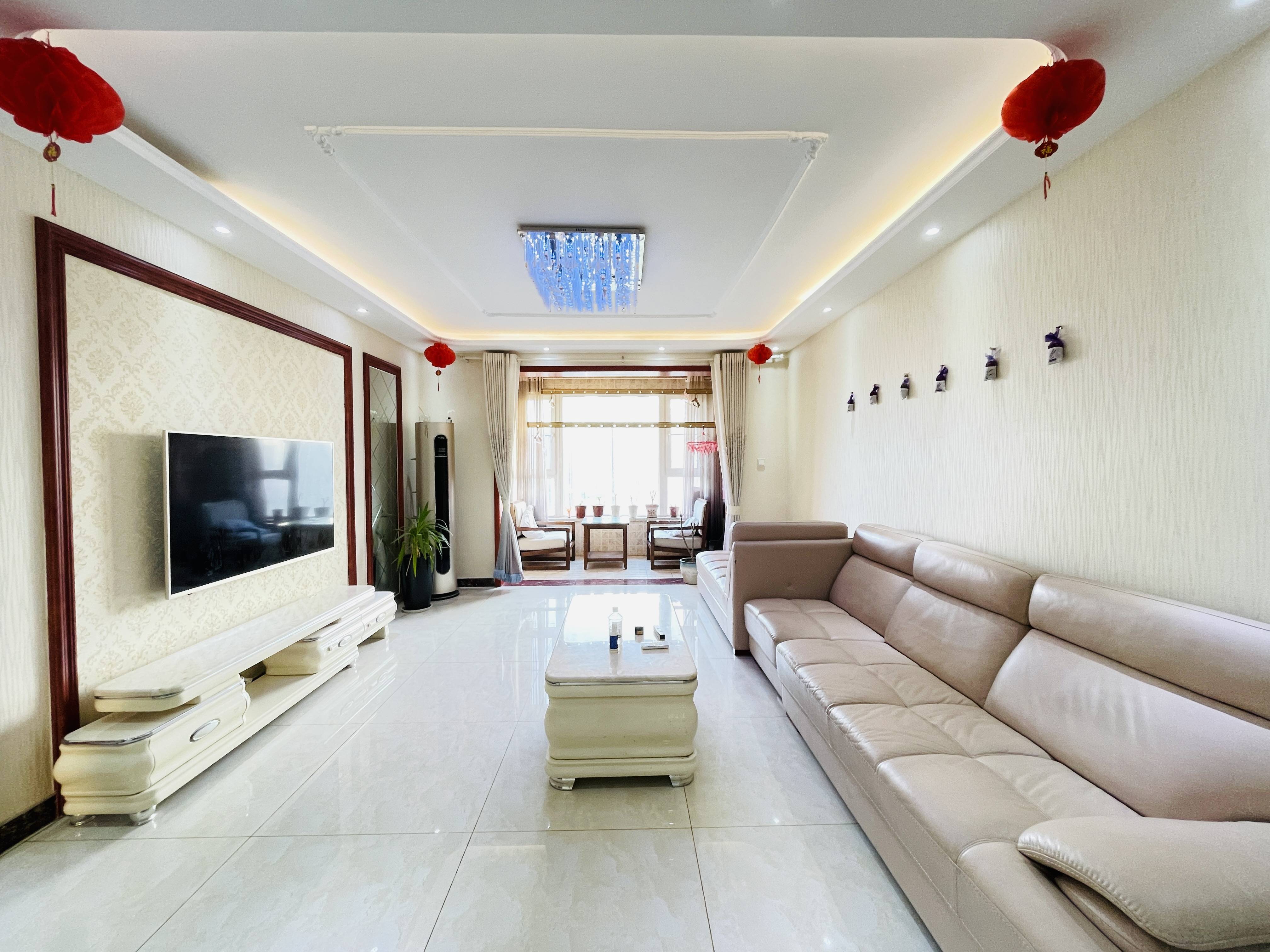  重汽翡翠外滩 南北