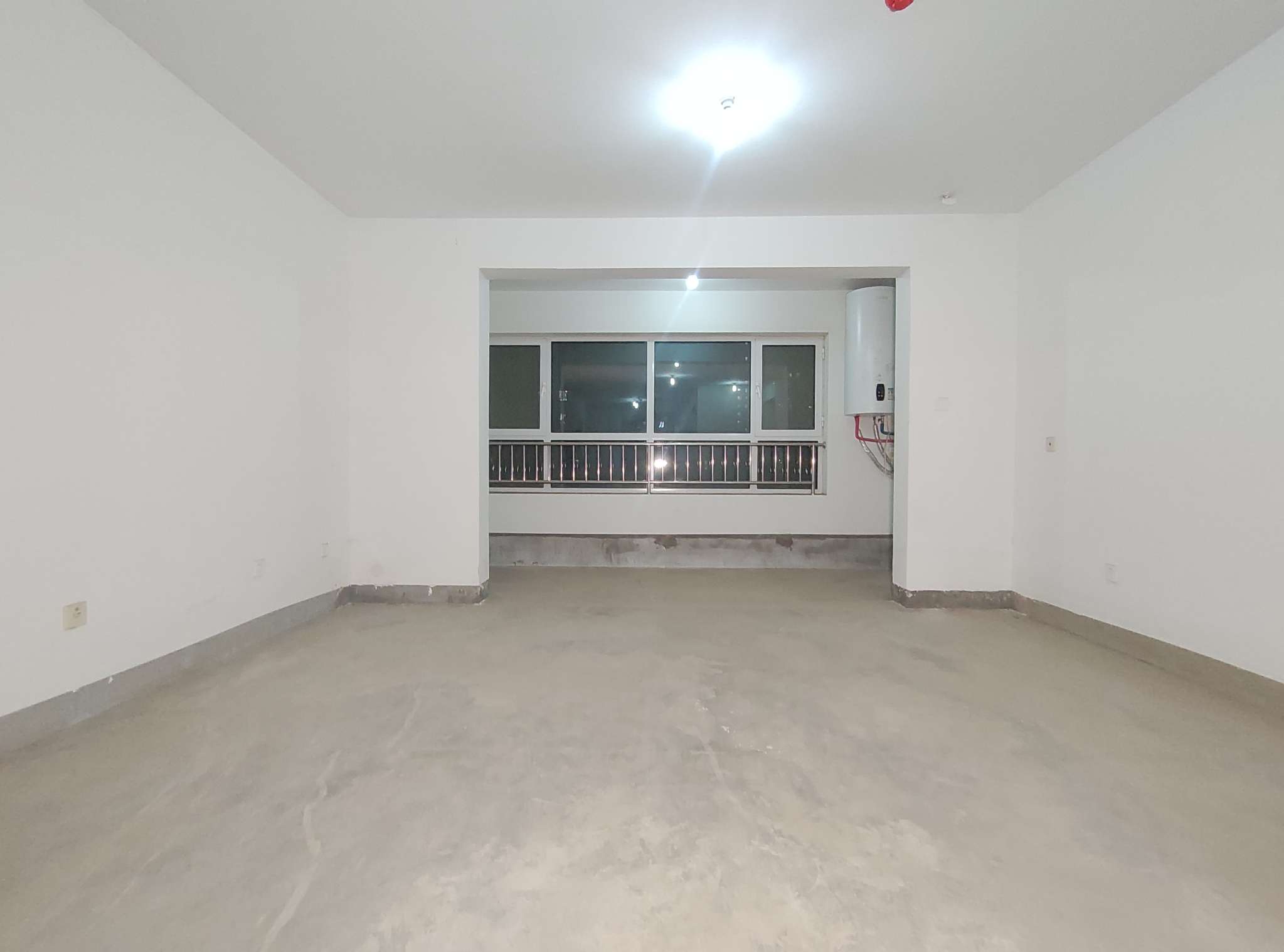  汉峪 凤凰国际城南区  四室大平层，捡漏好房，带车位地下室，诚意急售 看房方便
