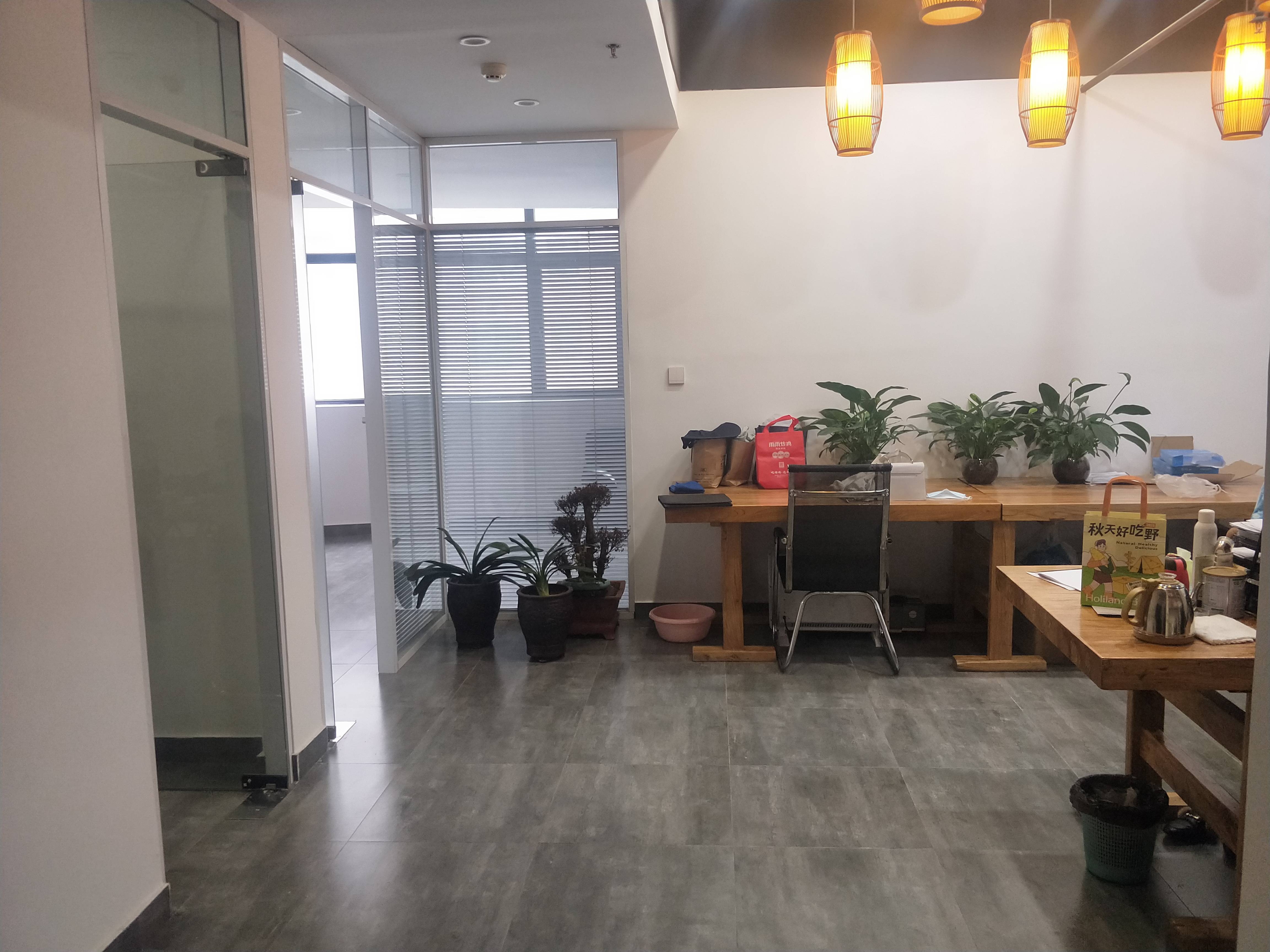 南益名泉春晓公寓